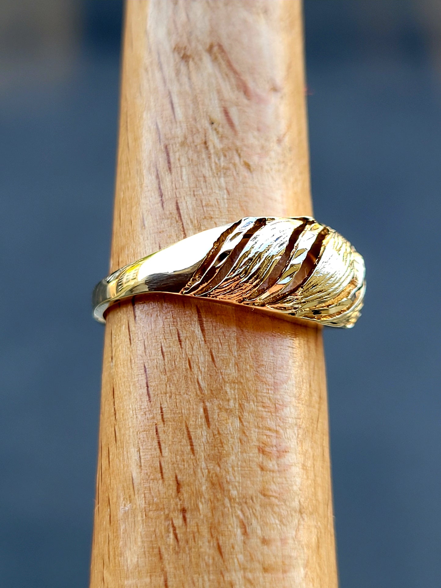 ❤️ 10k Size 6.25 Beautiful Solid Yellow Gold Dome Ring!
