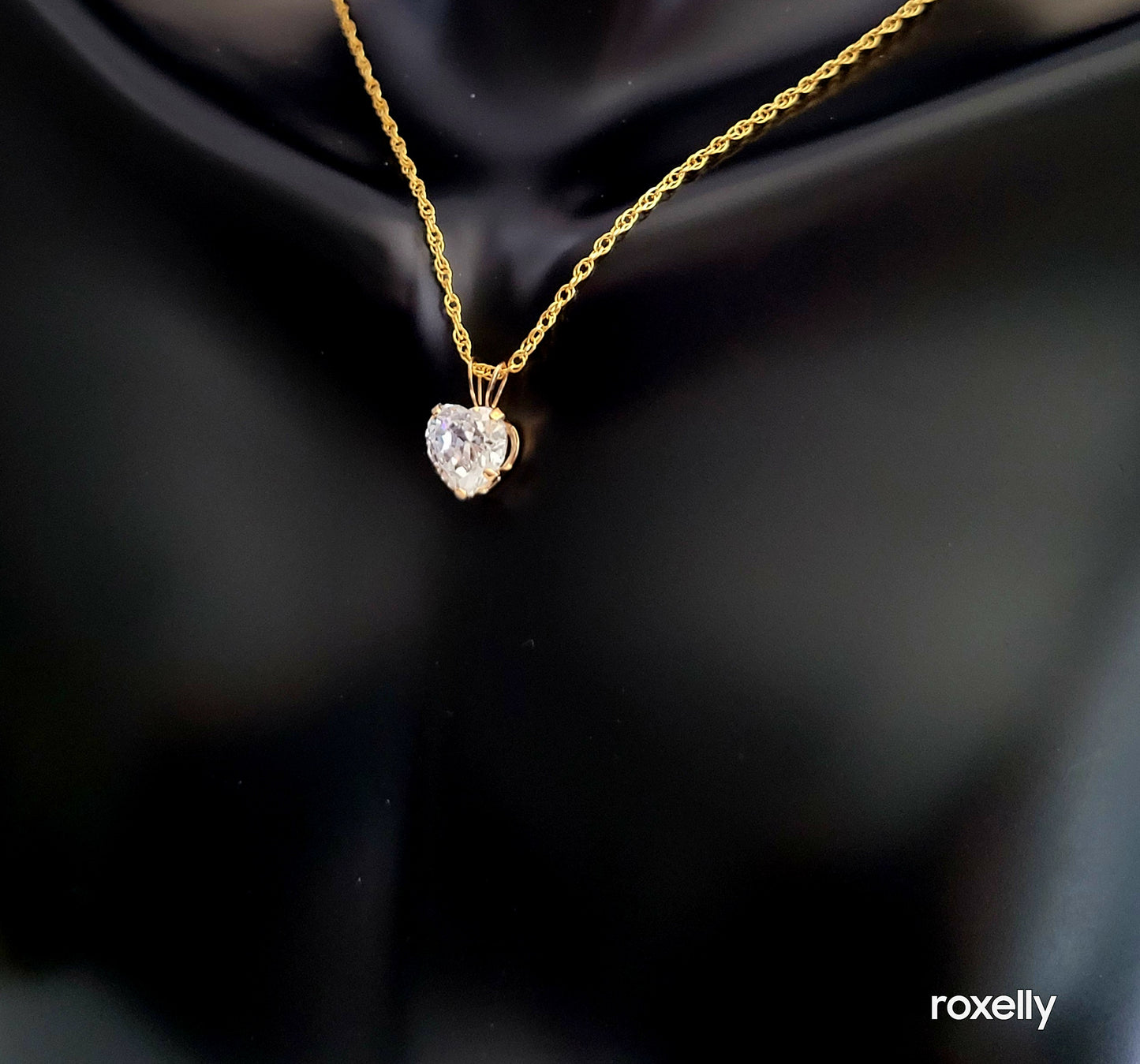 ❤️10k Solid Yellow Gold Small Pendant Heart-Shaped Cubic Zirconia!/