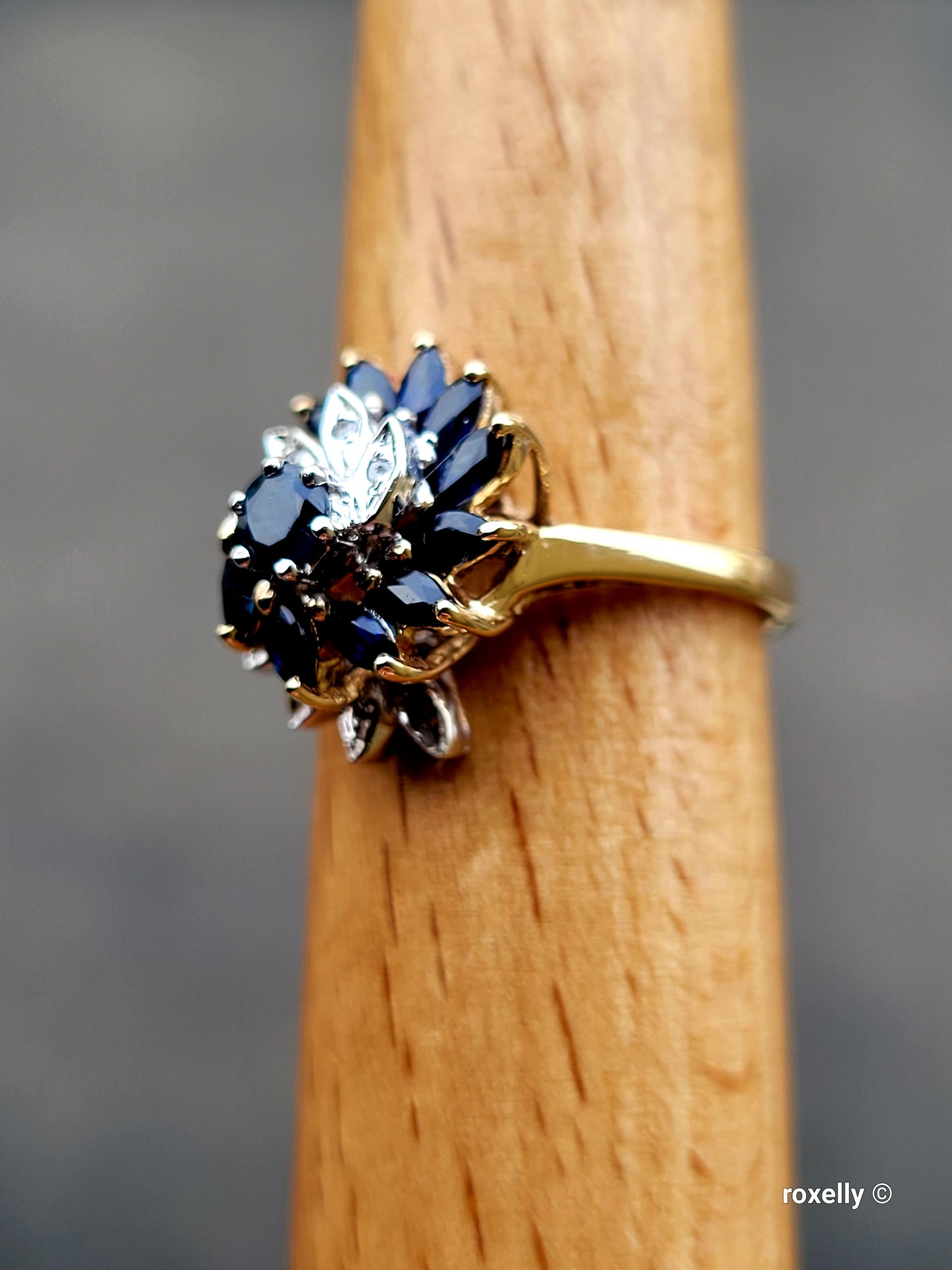 ❤️10k Size 7.75 Amazing Solid Yellow Gold Dark Sapphire and Diamond Ring!