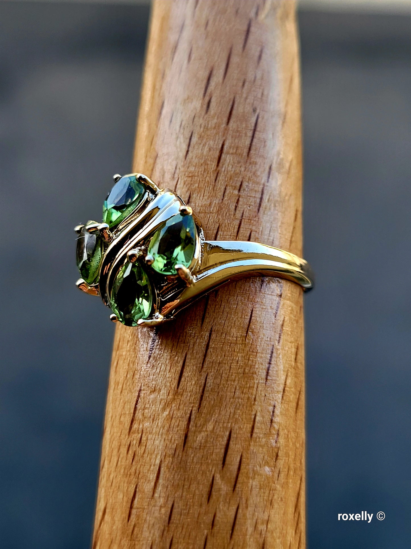 ❤️10k Size 7.75 Beautiful Solid Yellow Gold Peridot Ring!
