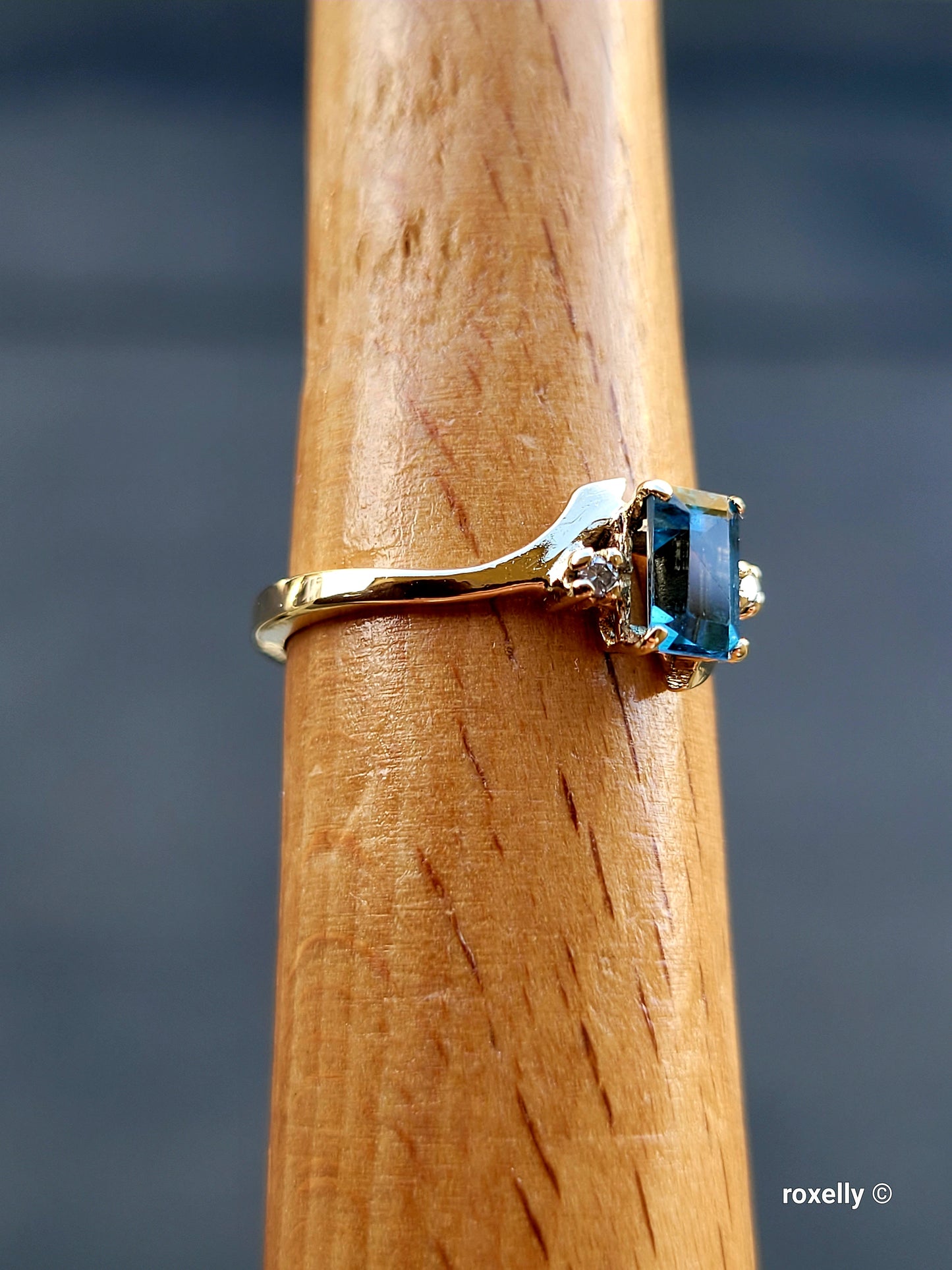 ❤️10k Size 6.25 Precious Solid Yellow Gold Blue Topaz and Diamond Ring!