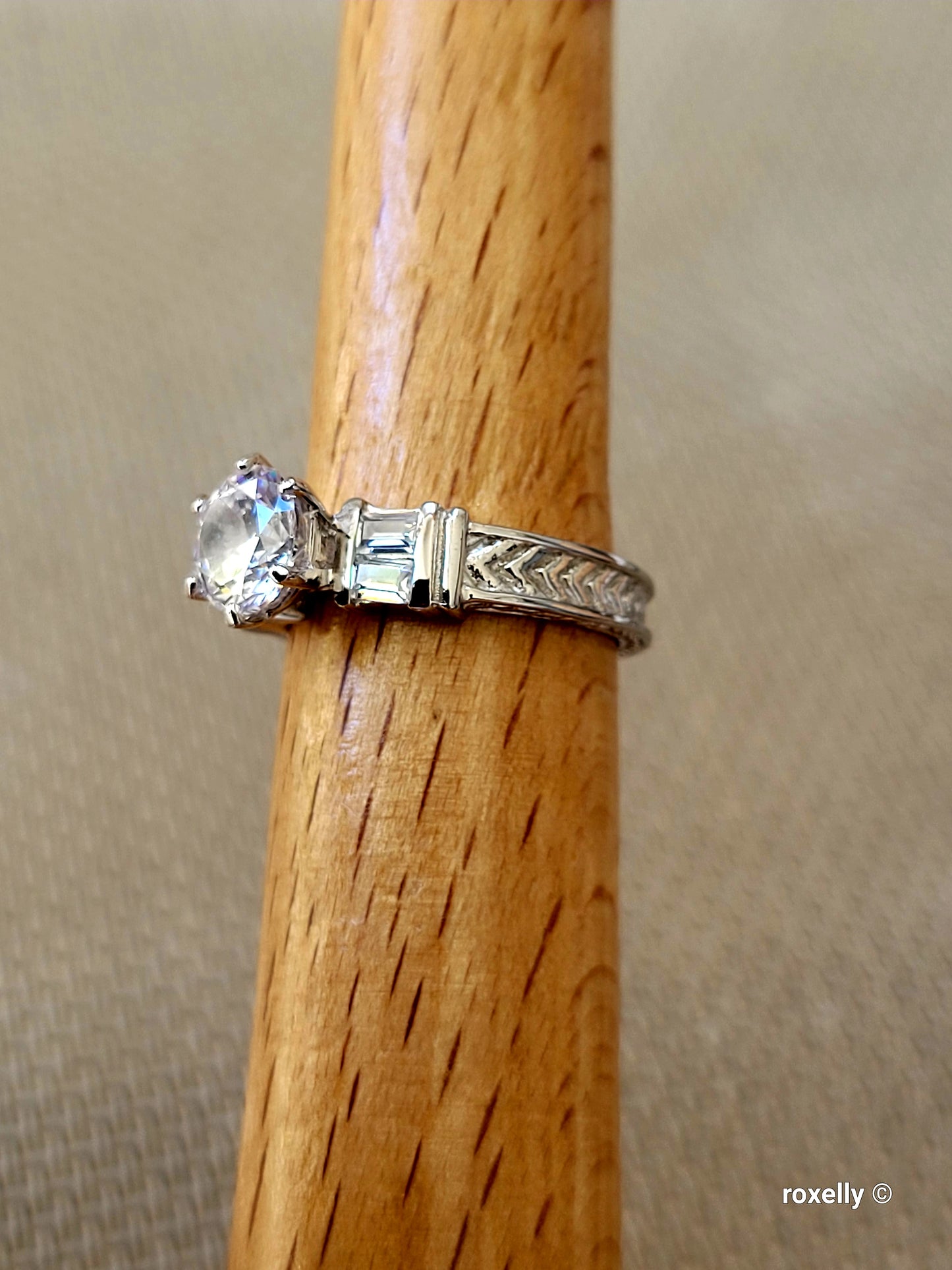 ❤️925 Size 6 Precious Sterling Silver Cubic Zirconia Ring!