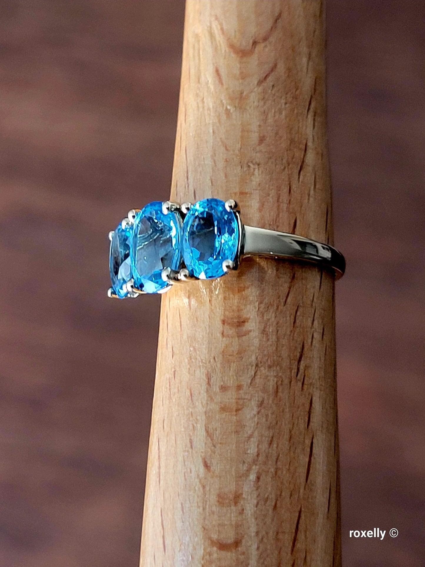 10K Yellow Gold Blue Topaz Ring Size 7 Solid Gold