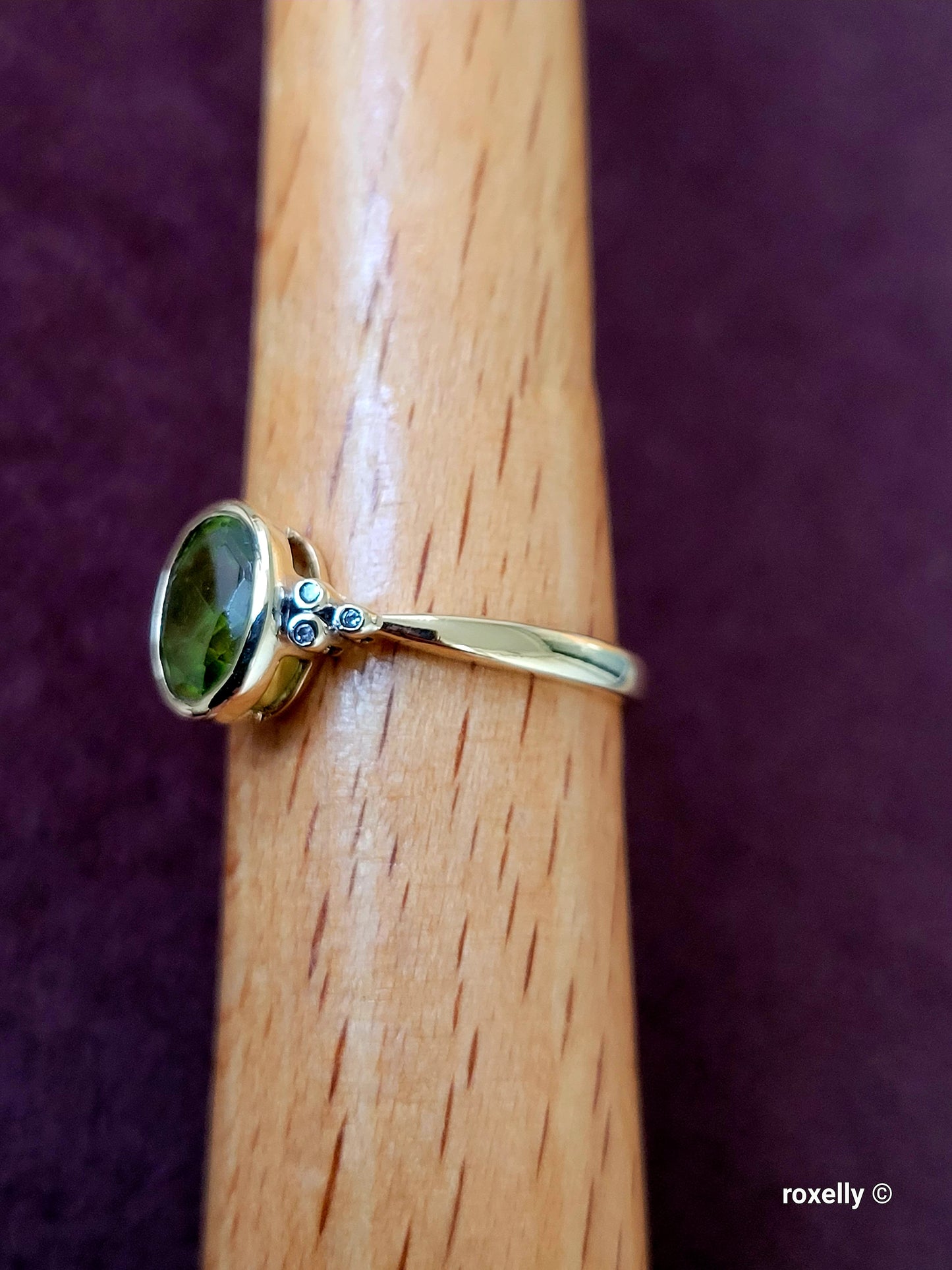 10K Yellow Gold Peridot and Diamonds Ring Size 7 Solid Gold