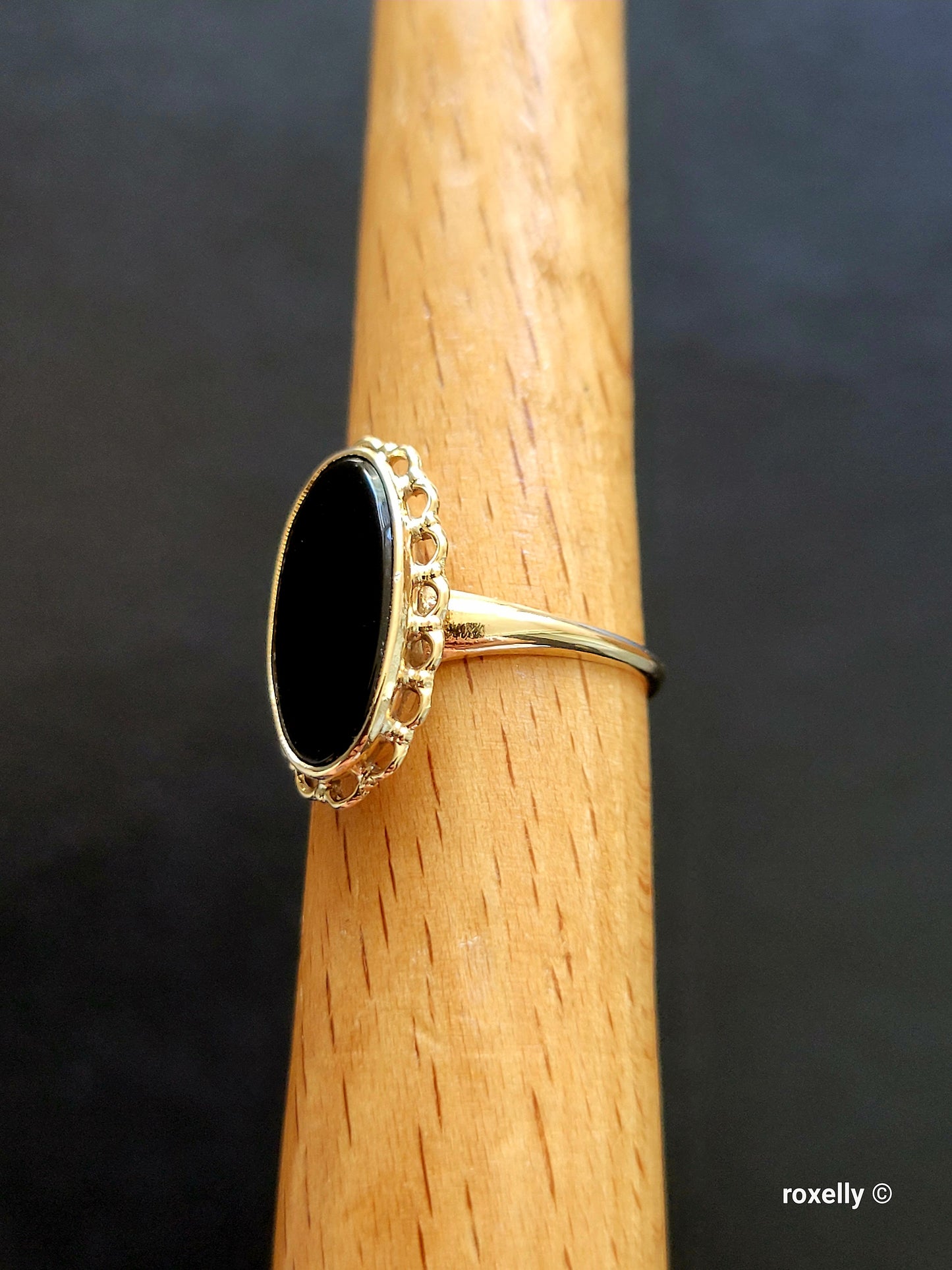10K Yellow Gold Onyx Cocktail Design Ring Size 6.25 Solid Gold