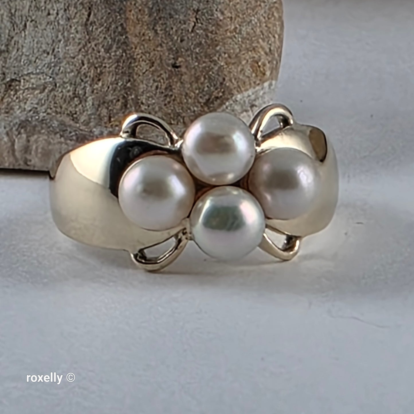 10K Yellow Gold Freshwater Pearls Ring Size 5.5 - Solid Gold!