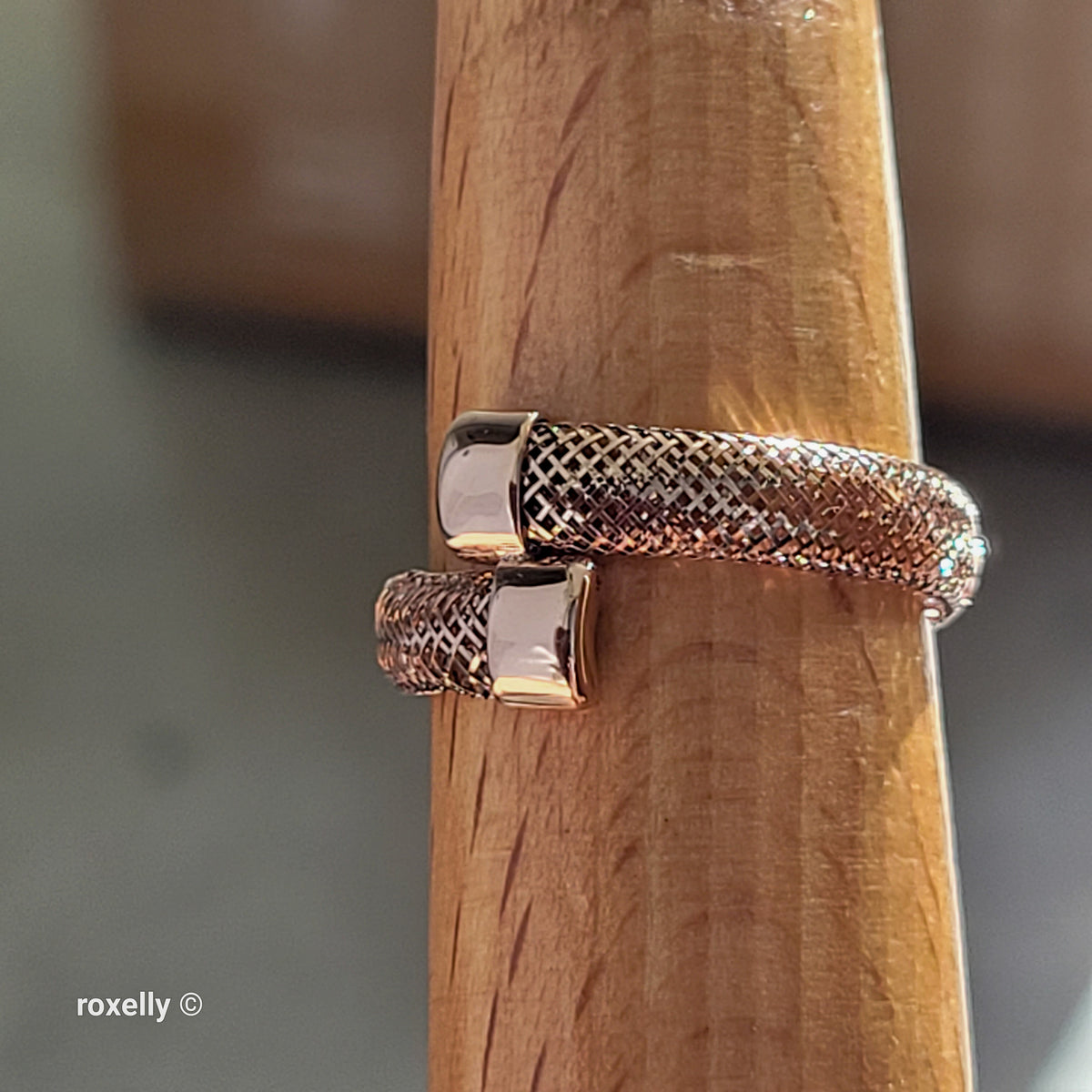 10K Rose Gold Flexible Mesh Ring Size 6.5, Made in Italy - Solid Gold