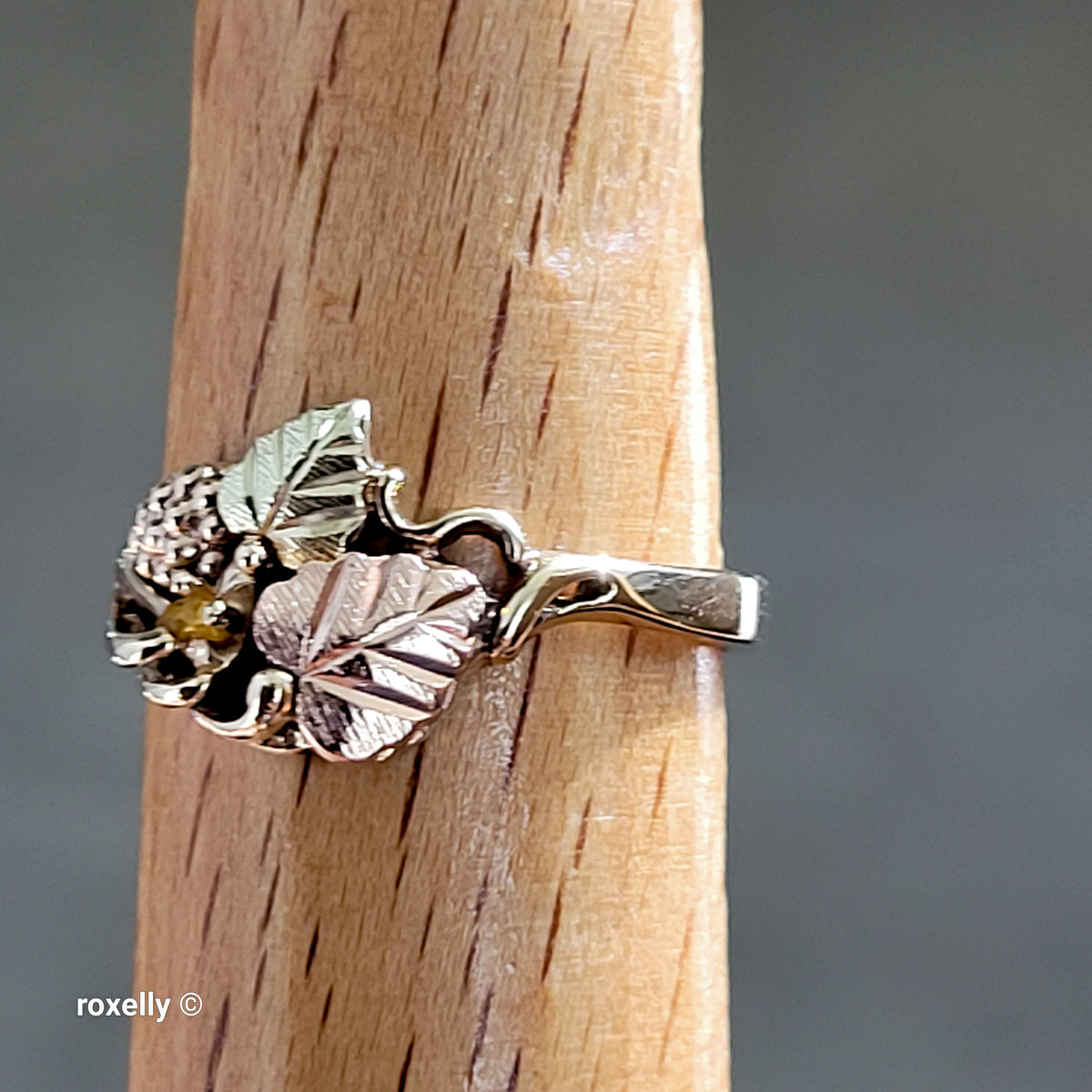 10K Yellow Gold Citrine and Leaves Black Hills Ring Size 6.75 - Solid Gold