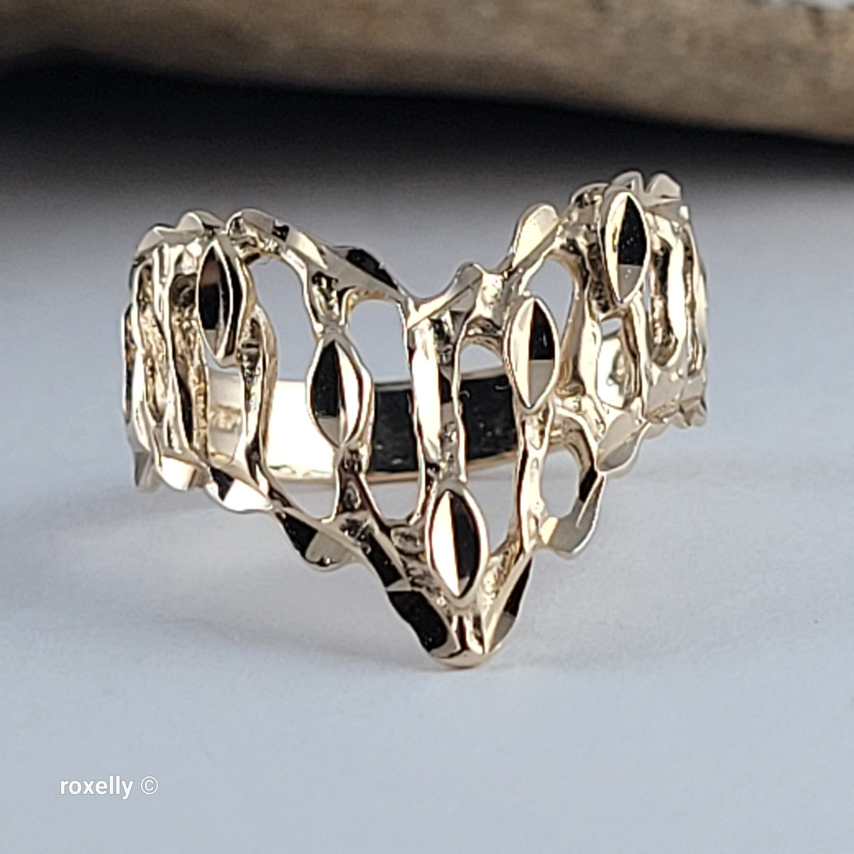 14K Yellow Gold Diamond-Cut Crown Design Ring Size 6 - Solid Gold