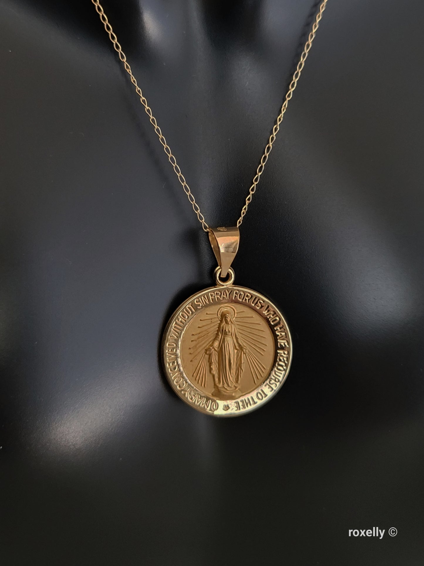 ❤️14k Precious Solid Yellow Gold Religious Blessed Mother Mary Medal!