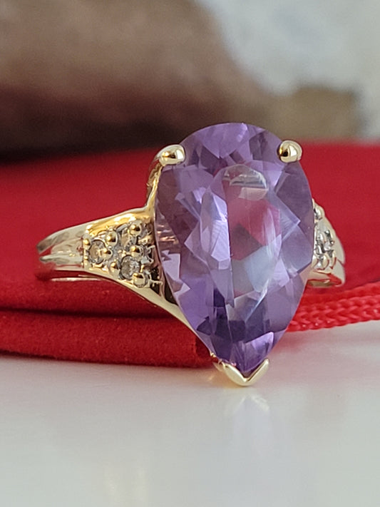 10k Size 7.5 Gorgeous Solid Yellow Gold Amethyst and Genuine Diamonds Ring!