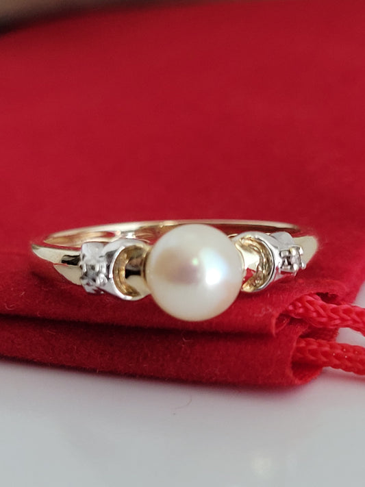 10k Size 6.75 Beautiful Solid Yellow Gold Freshwater Pearl and Genuine Diamonds Ring!