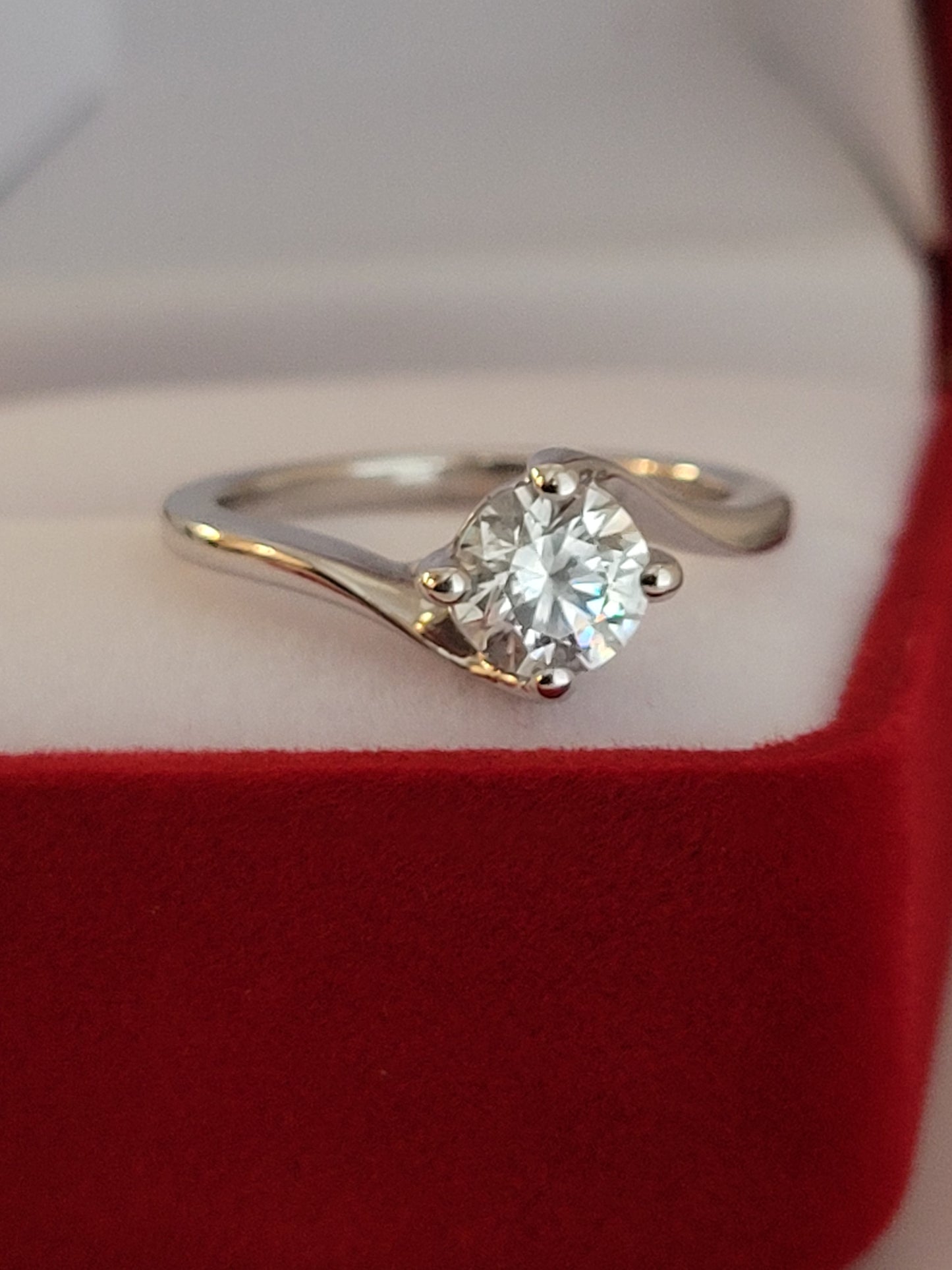 14k Size 6.25 Fancy Solid White Gold Cubic Zirconia Solitaire Ring!