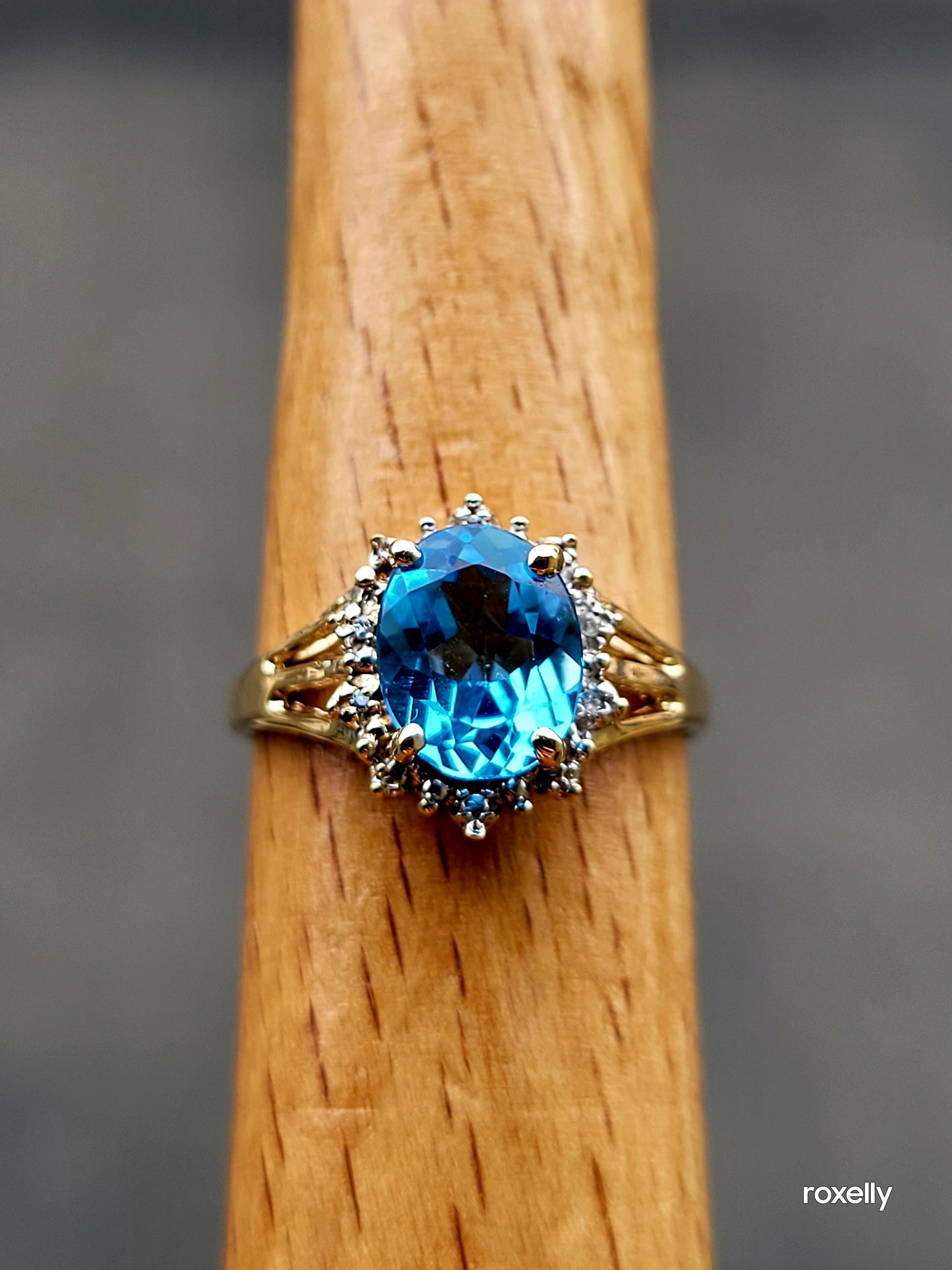 10k Size 6.75 Beautiful Solid Yellow Gold Blue Topaz and Diamond Ring!