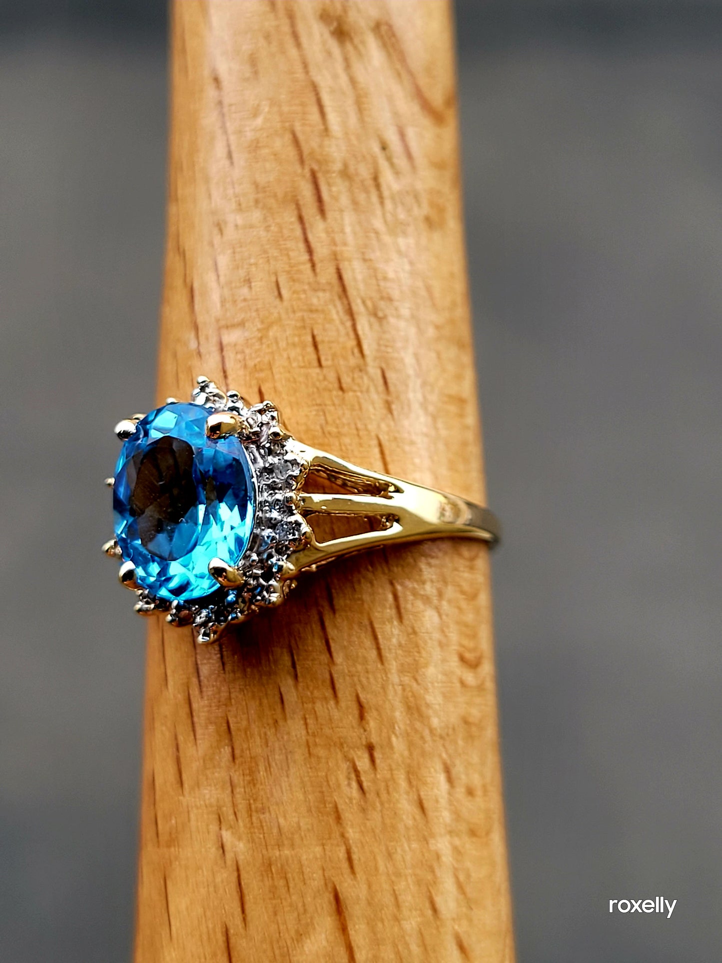 10k Size 6.75 Beautiful Solid Yellow Gold Blue Topaz and Diamond Ring!