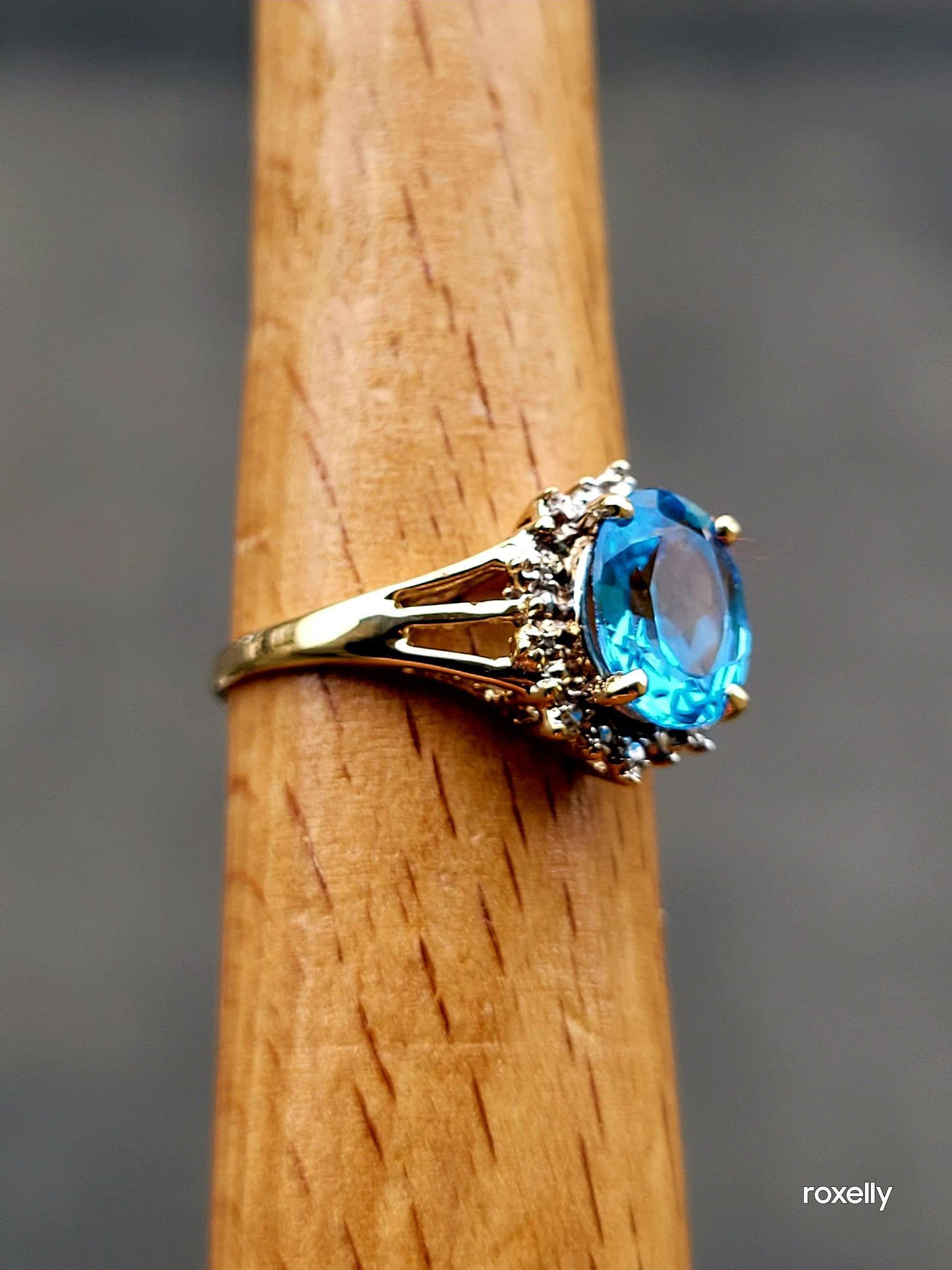 10k Size 6.75 Beautiful Solid Yellow Gold Blue Topaz and Diamond Ring!