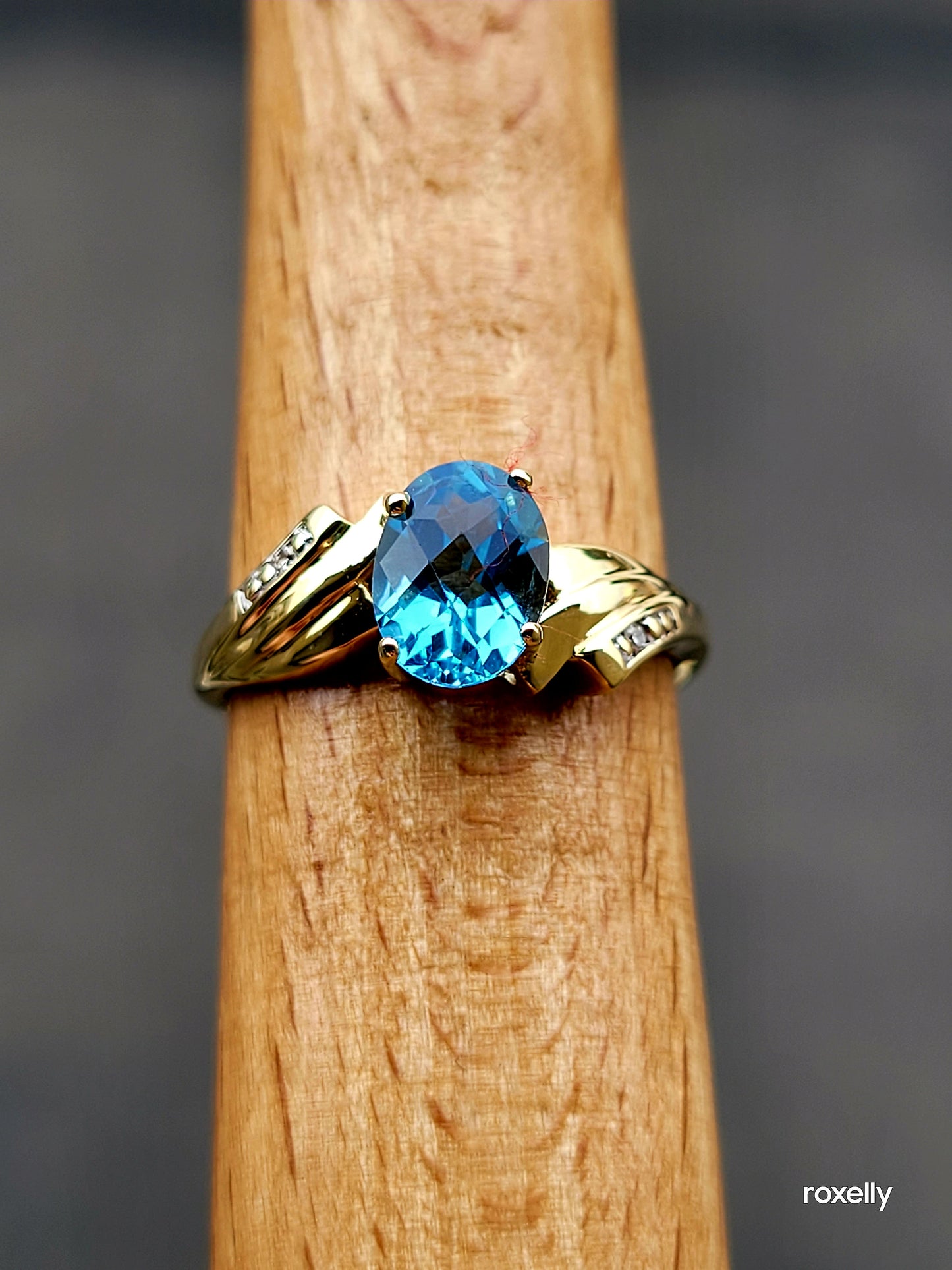 10k Size 7 Beautiful Solid Yellow Gold Blue Topaz and Genuine Diamonds Bypass Ring!