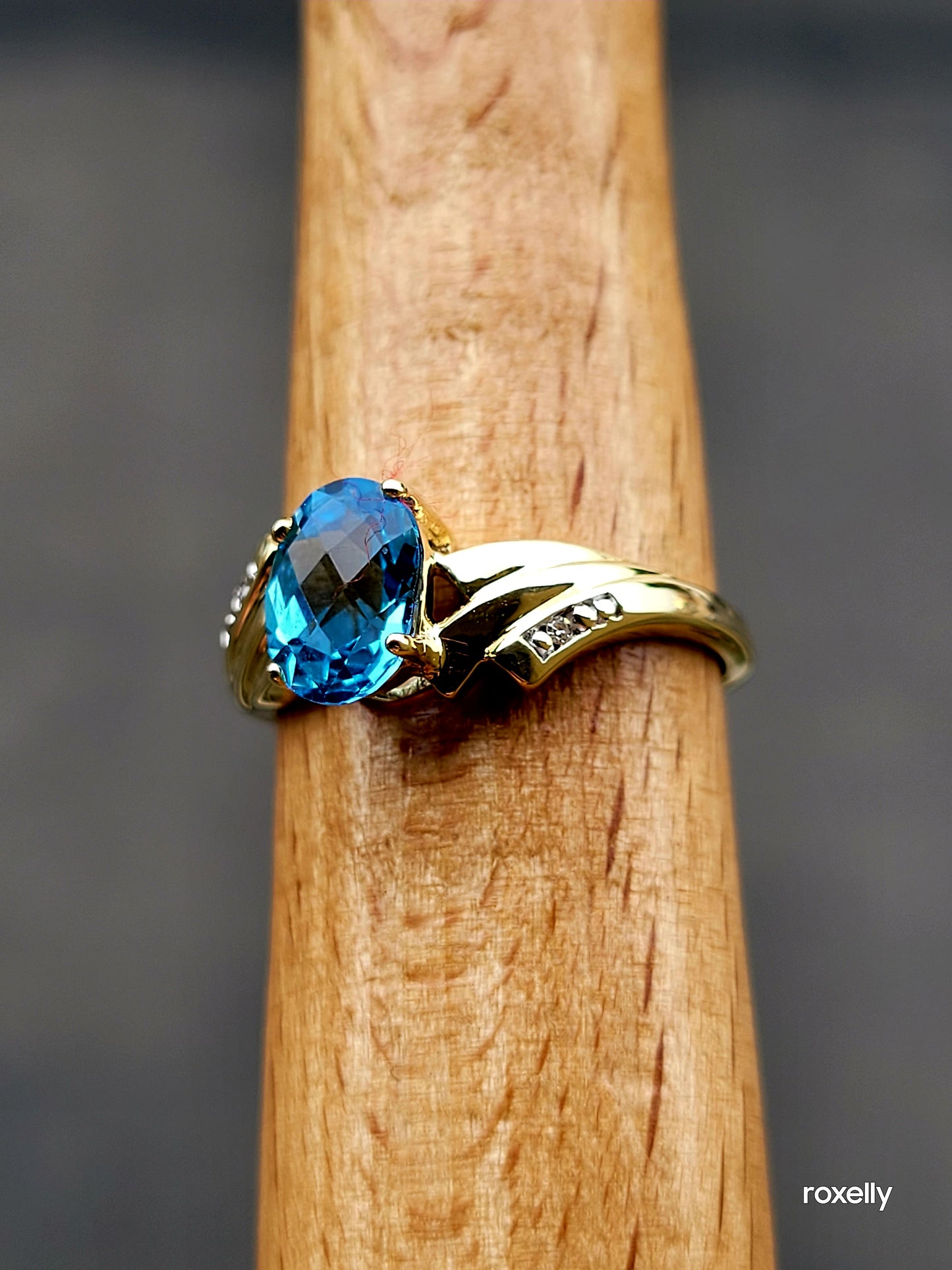 10k Size 7 Beautiful Solid Yellow Gold Blue Topaz and Genuine Diamonds Bypass Ring!