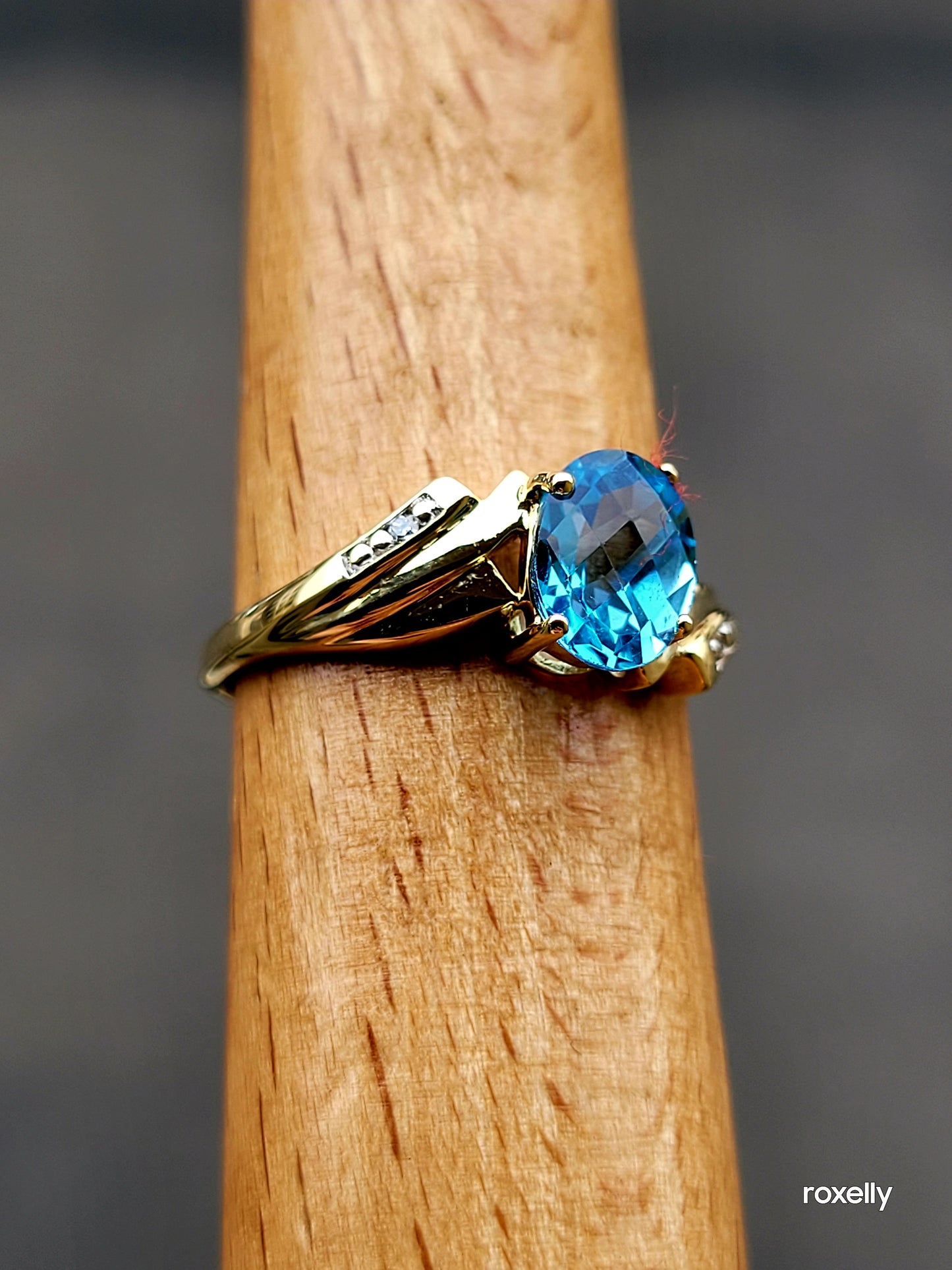 10k Size 7 Beautiful Solid Yellow Gold Blue Topaz and Genuine Diamonds Bypass Ring!