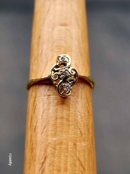 10k Size 7.5 Lovely Solid Yellow Gold Genuine Diamond Floral Ring!