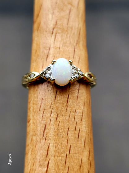 10k Size 6.5 Beautiful Solid Yellow Gold Opal Gemstone and Genuine Diamond Ring!