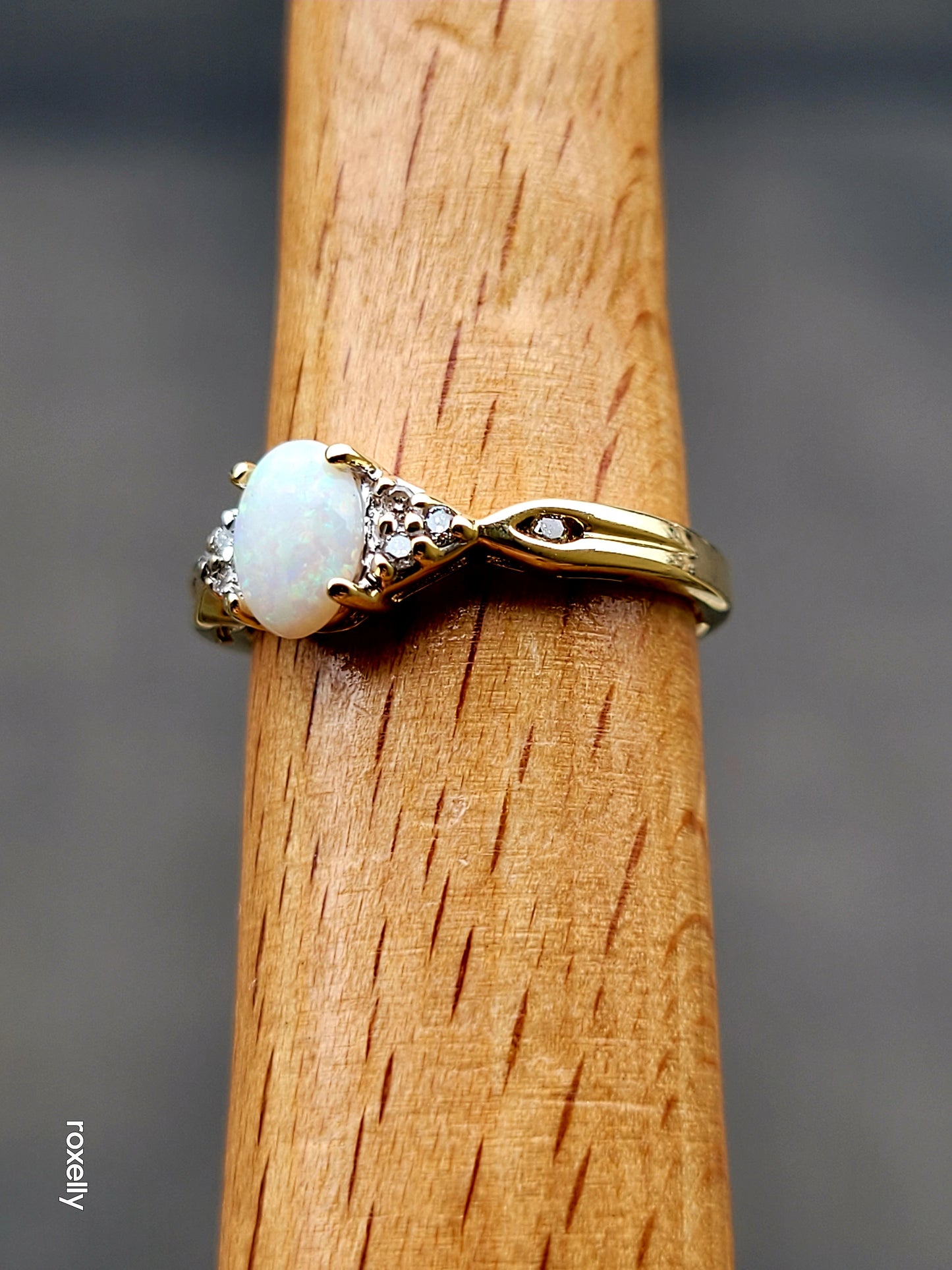 10k Size 6.5 Beautiful Solid Yellow Gold Opal Gemstone and Genuine Diamond Ring!