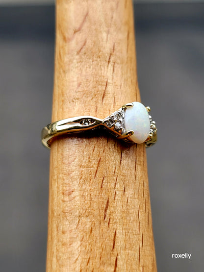 10k Size 6.5 Beautiful Solid Yellow Gold Opal Gemstone and Genuine Diamond Ring!