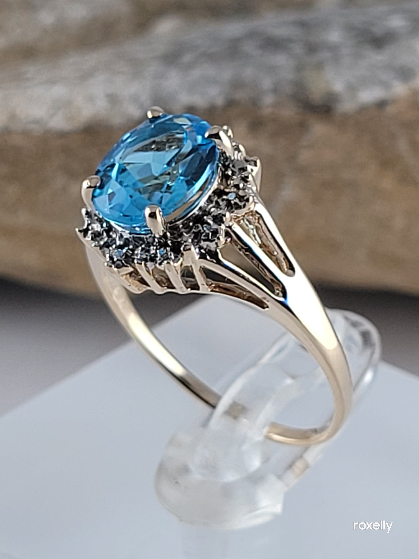 10k Size 6.75 Beautiful Solid Yellow Gold Blue Topaz and Diamond Ring!