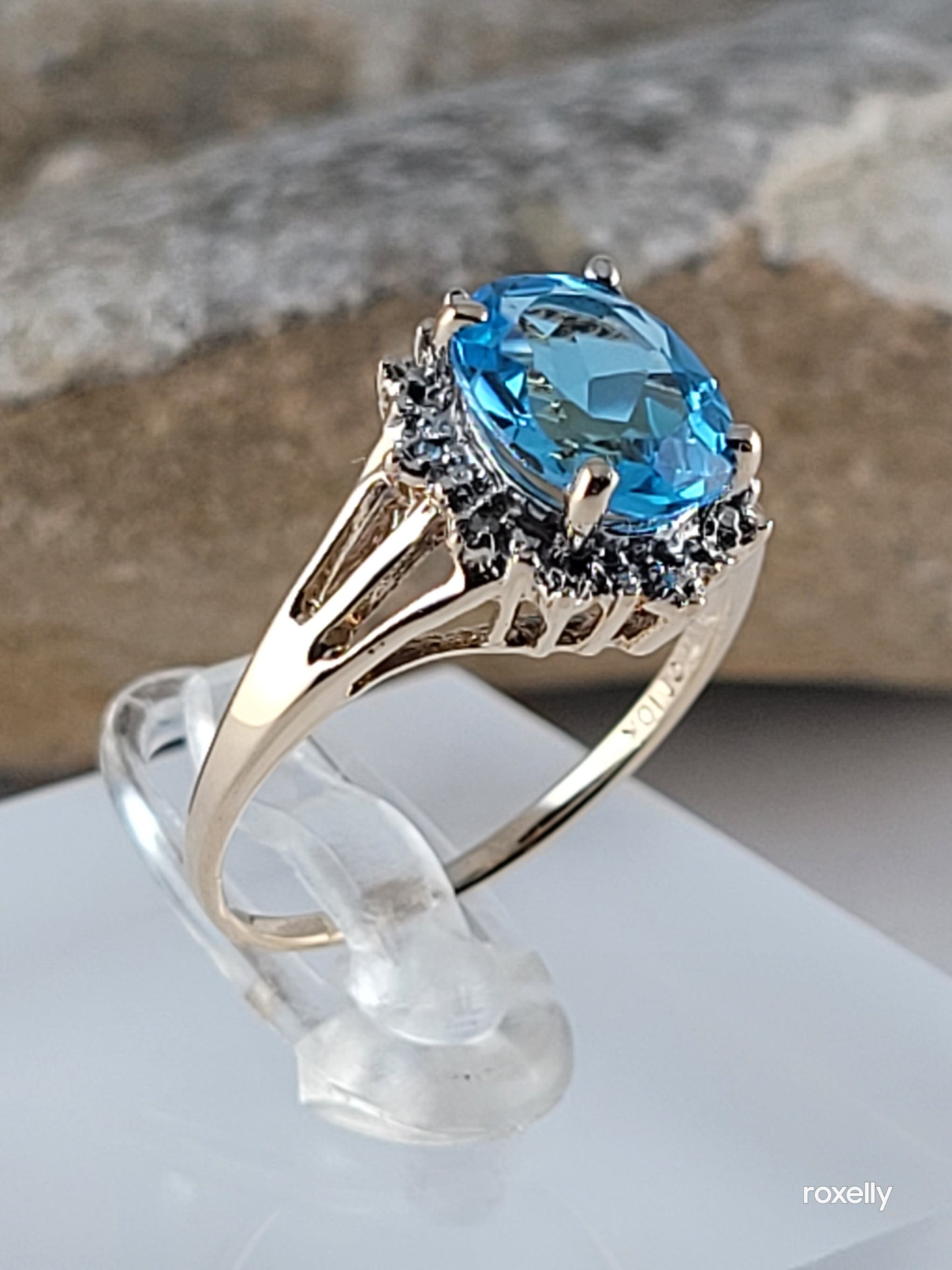 10k Size 6.75 Beautiful Solid Yellow Gold Blue Topaz and Diamond Ring!