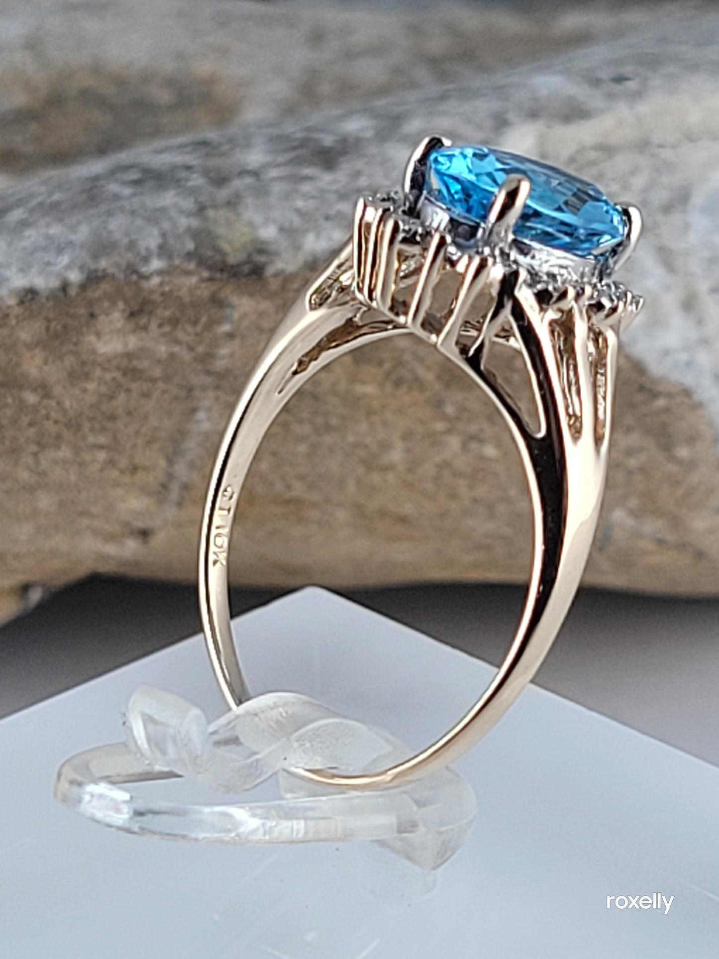 10k Size 6.75 Beautiful Solid Yellow Gold Blue Topaz and Diamond Ring!