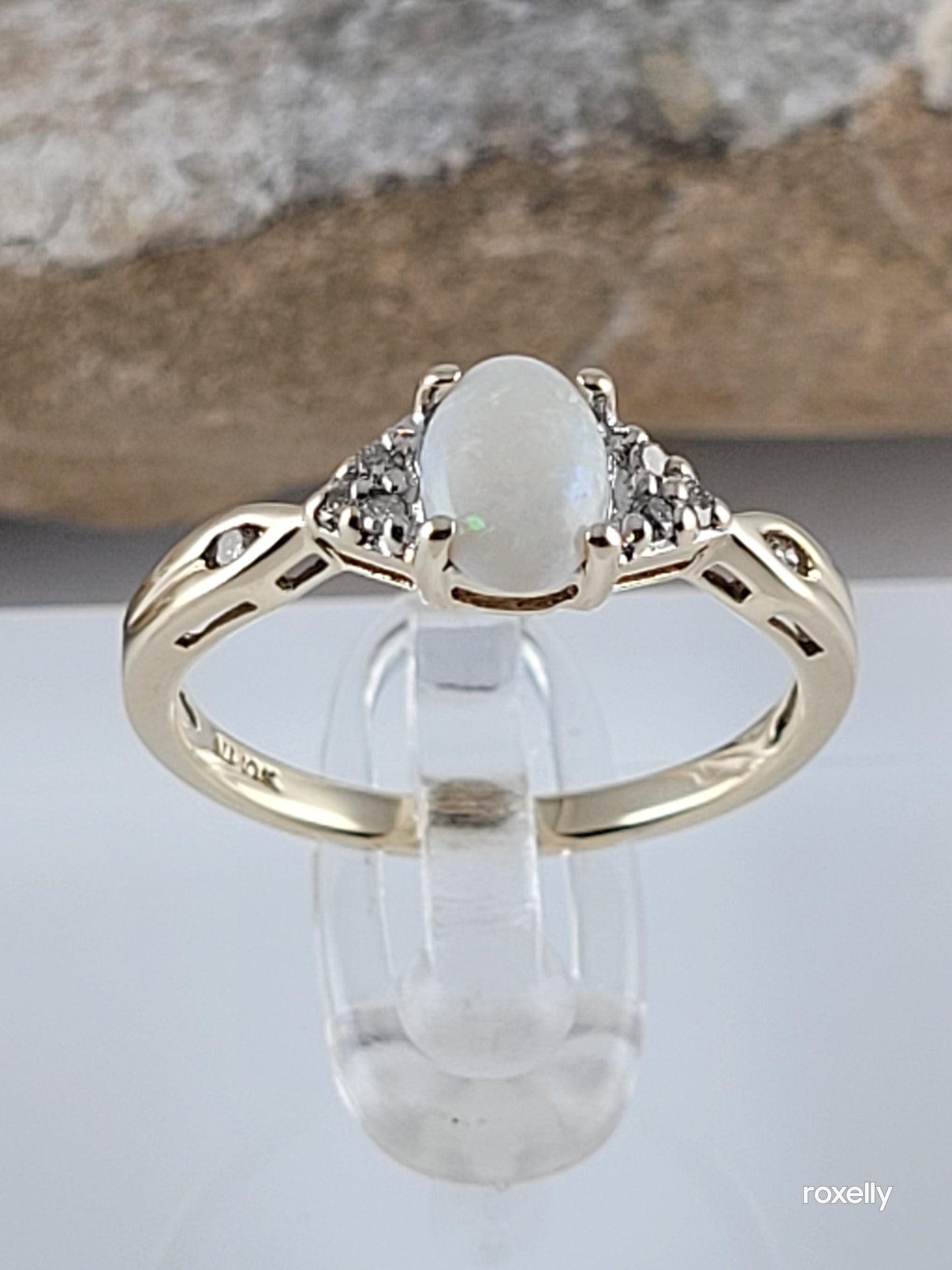 10k Size 6.5 Beautiful Solid Yellow Gold Opal Gemstone and Genuine Diamond Ring!