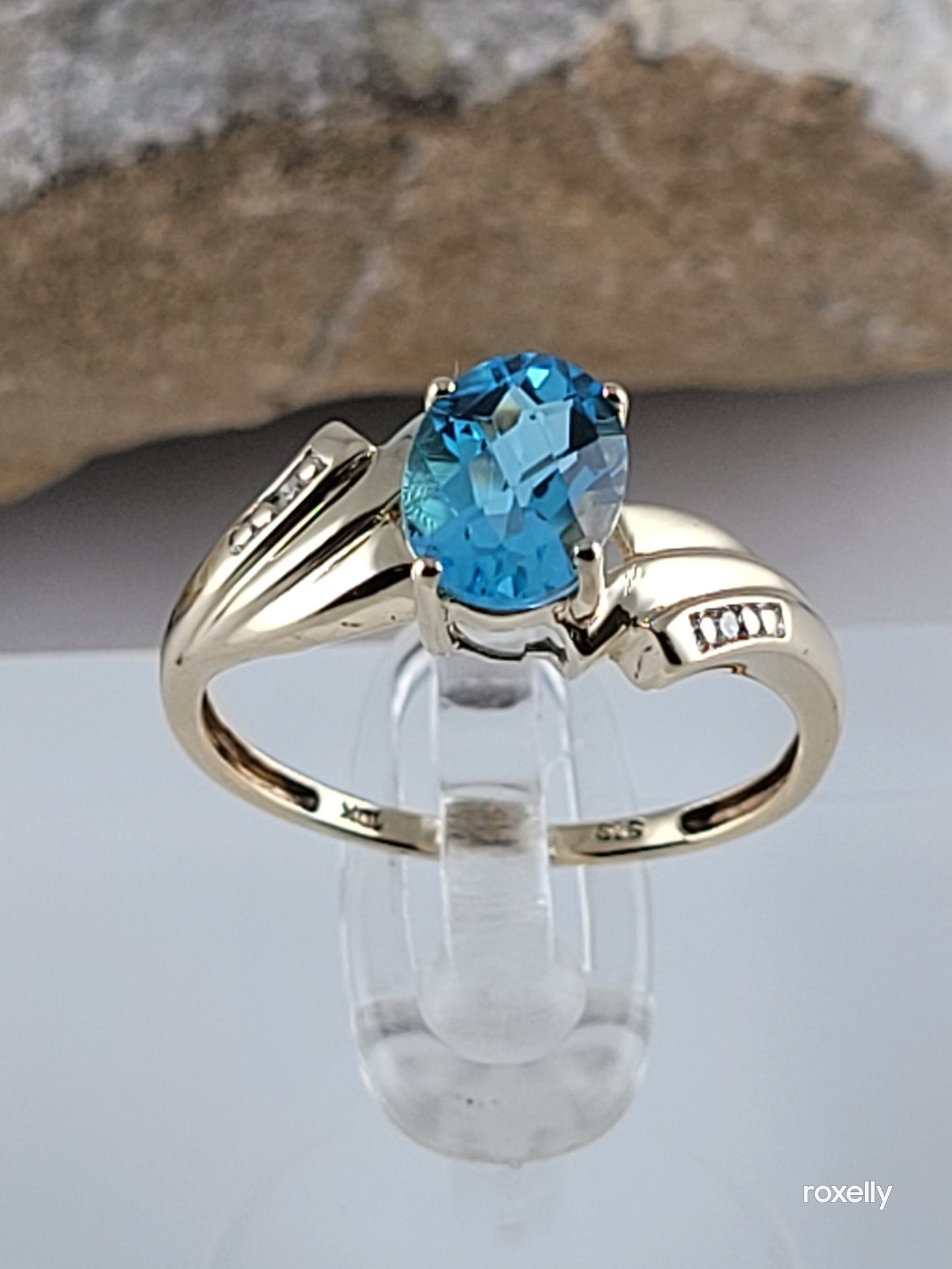 10k Size 7 Beautiful Solid Yellow Gold Blue Topaz and Genuine Diamonds Bypass Ring!