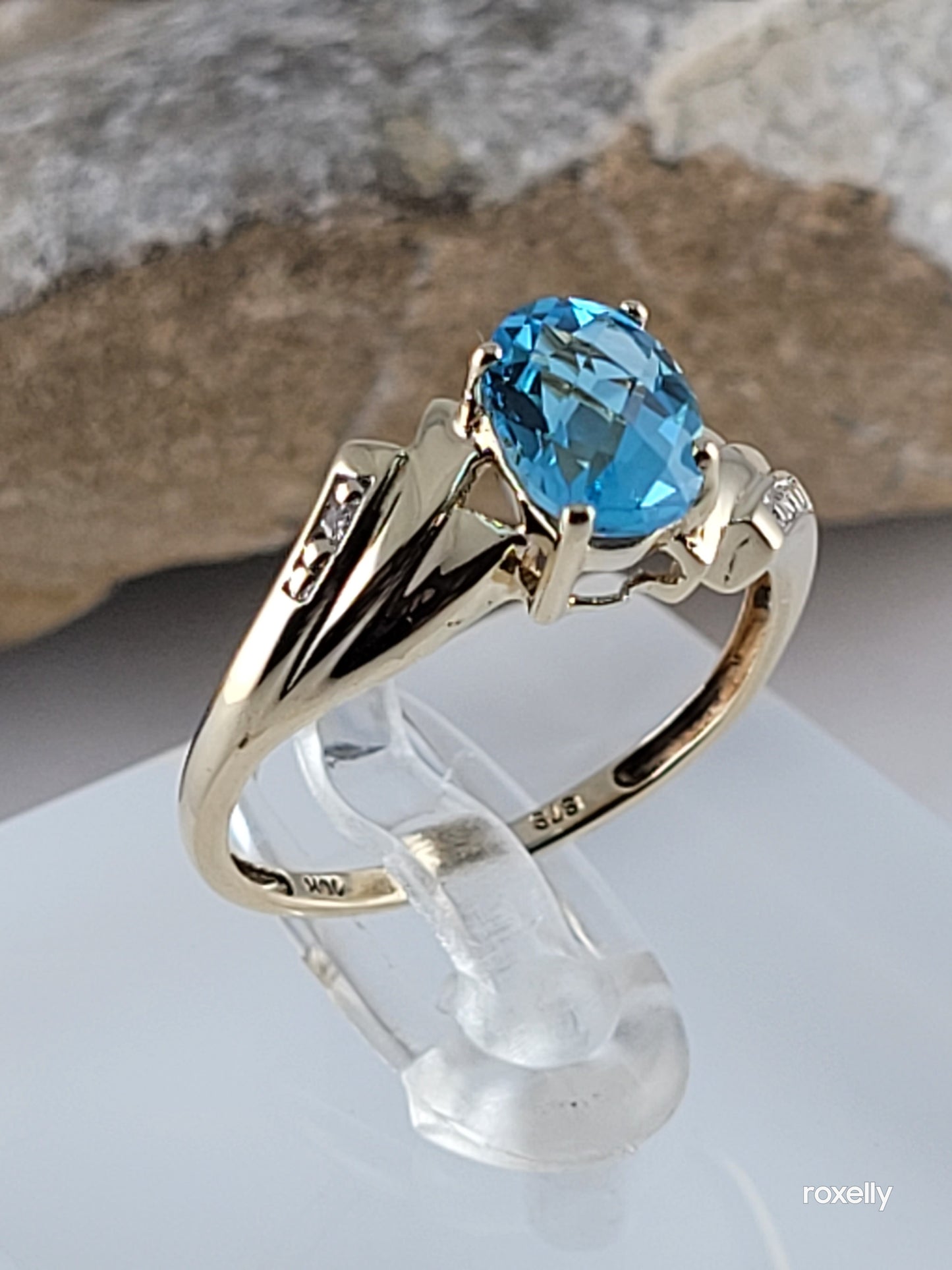 10k Size 7 Beautiful Solid Yellow Gold Blue Topaz and Genuine Diamonds Bypass Ring!