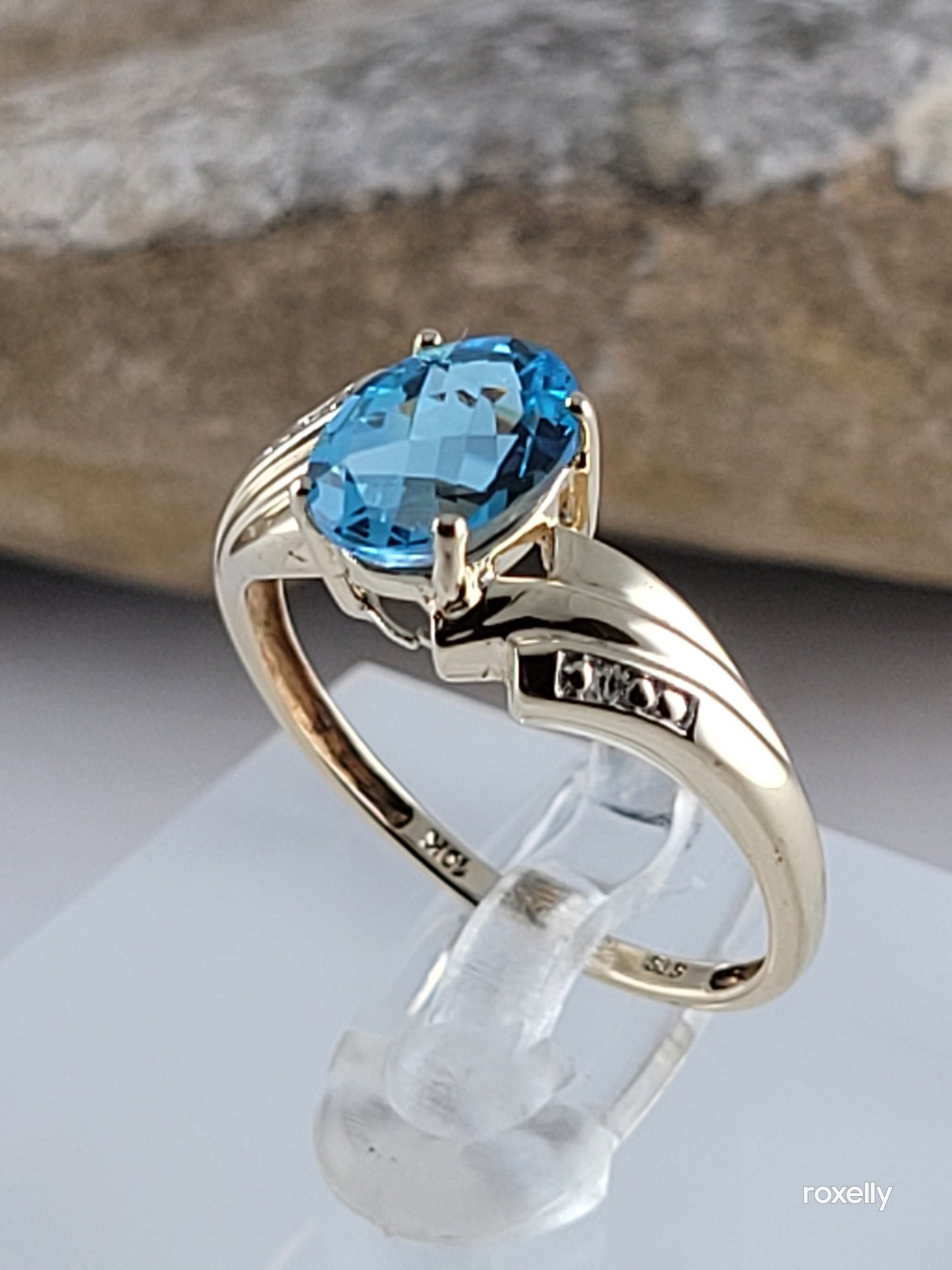 10k Size 7 Beautiful Solid Yellow Gold Blue Topaz and Genuine Diamonds Bypass Ring!