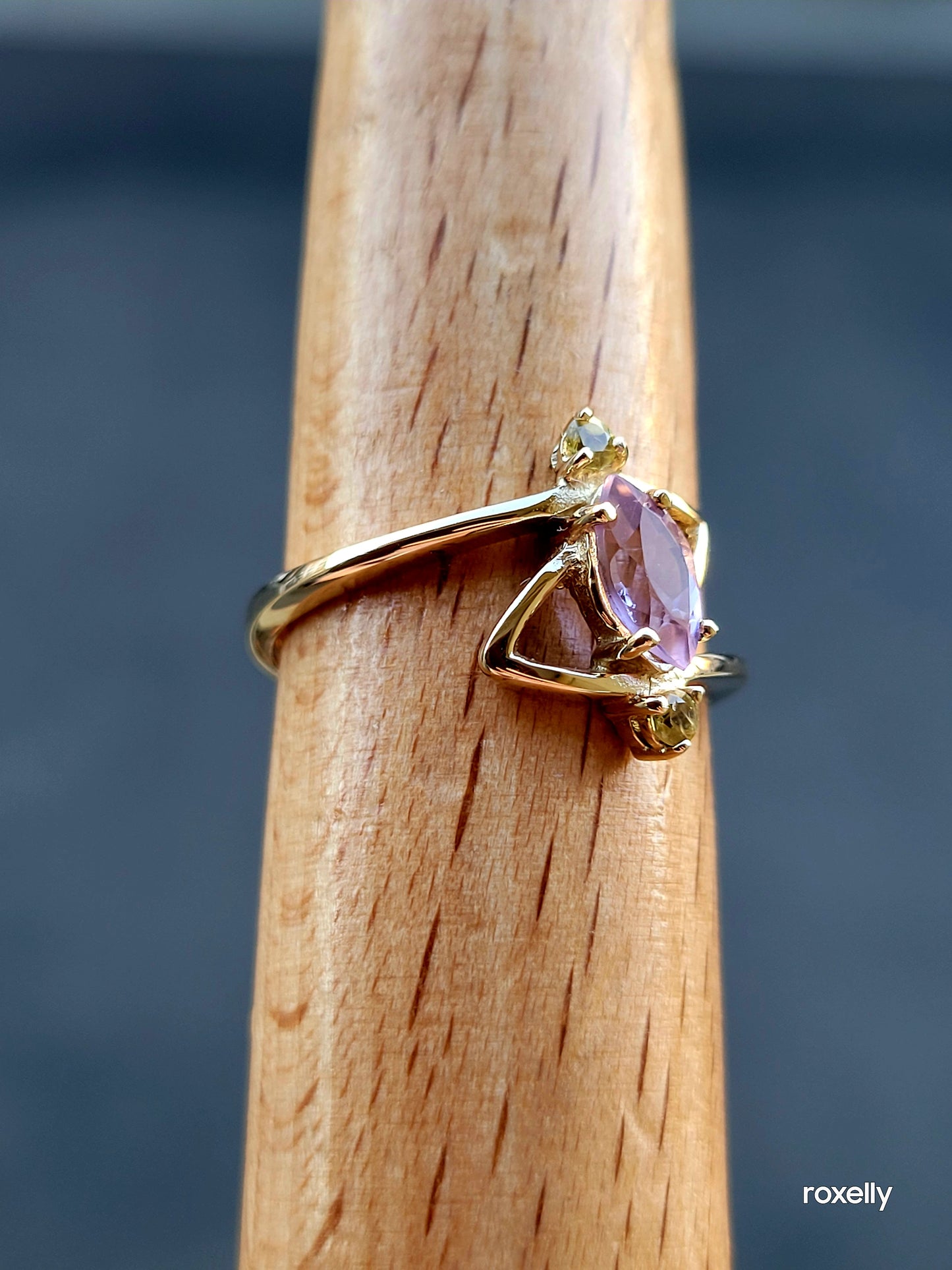 10k Size 8 Lovely Solid Yellow Gold Amethyst and Peridot Ring!