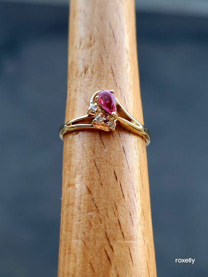 14k Size 6.5 Lovely Solid Yellow Gold Ruby Gemstone and Genuine Diamond Ring!