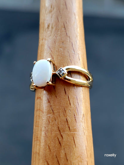 10k Size 7 Beautiful Solid Yellow Gold Opal and Genuine Diamonds Ring!