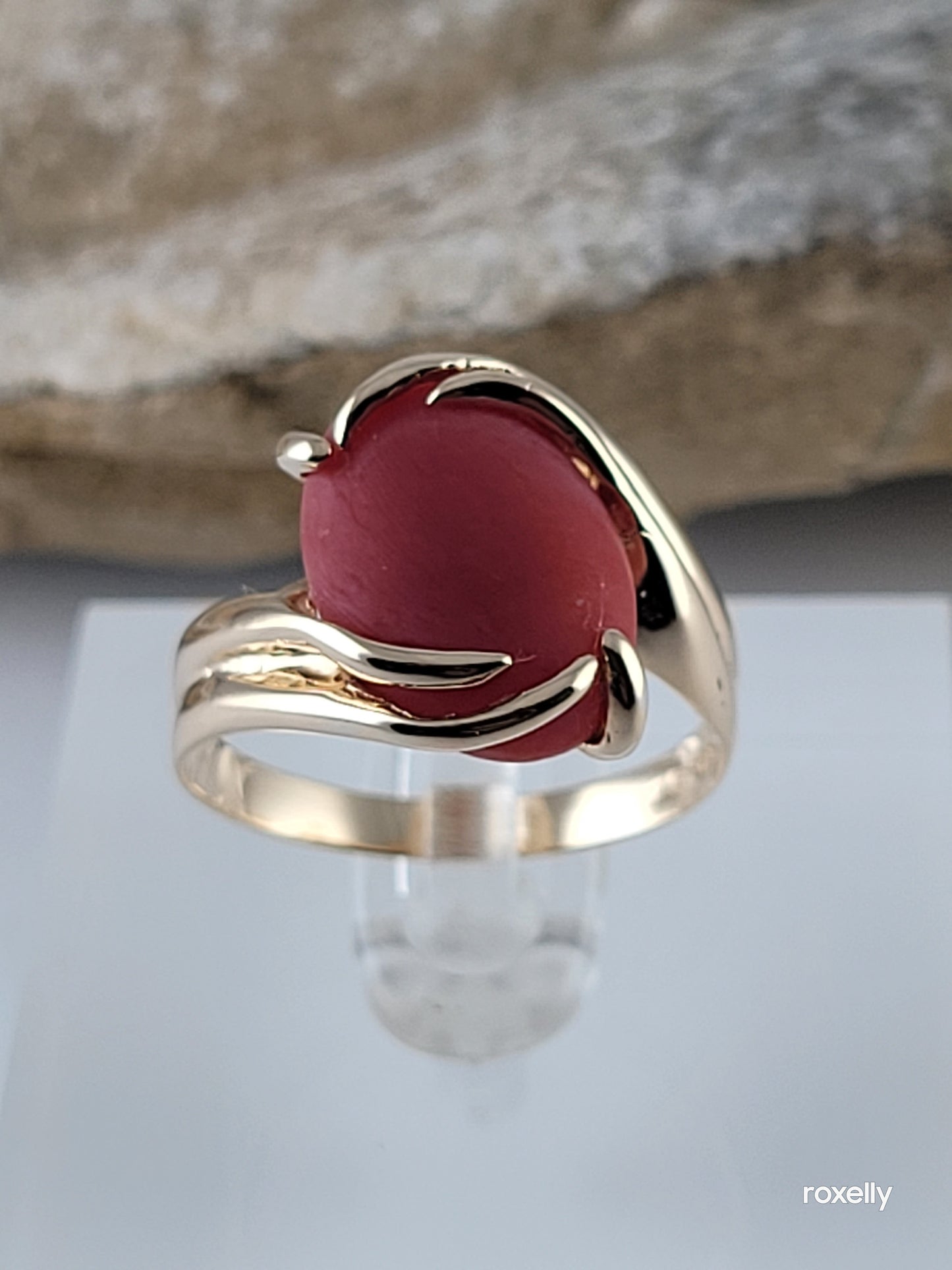 14k Size 8 Amazing Solid Yellow Gold Mate Coral Gemstone Ring!