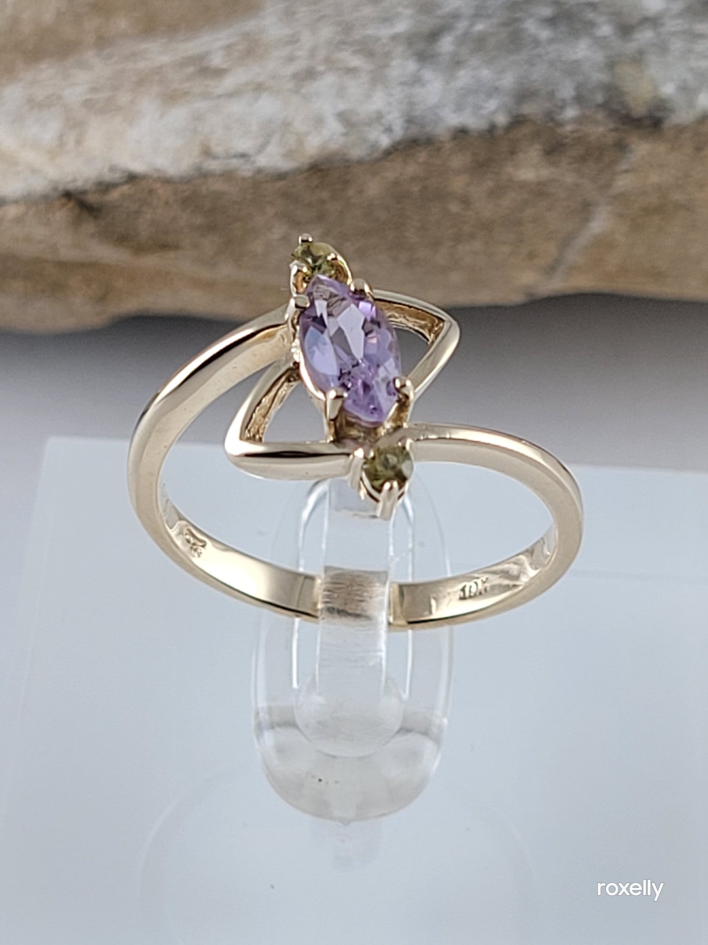 10k Size 8 Lovely Solid Yellow Gold Amethyst and Peridot Ring!