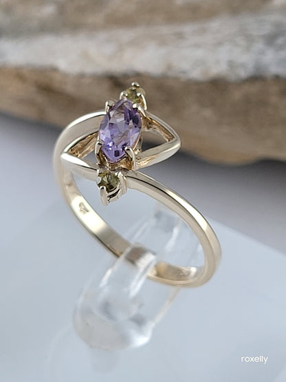 10k Size 8 Lovely Solid Yellow Gold Amethyst and Peridot Ring!