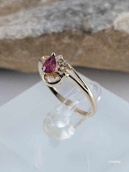 14k Size 6.5 Lovely Solid Yellow Gold Ruby Gemstone and Genuine Diamond Ring!