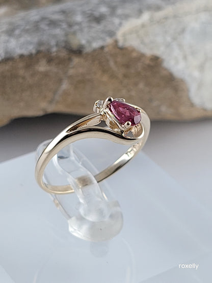 14k Size 6.5 Lovely Solid Yellow Gold Ruby Gemstone and Genuine Diamond Ring!