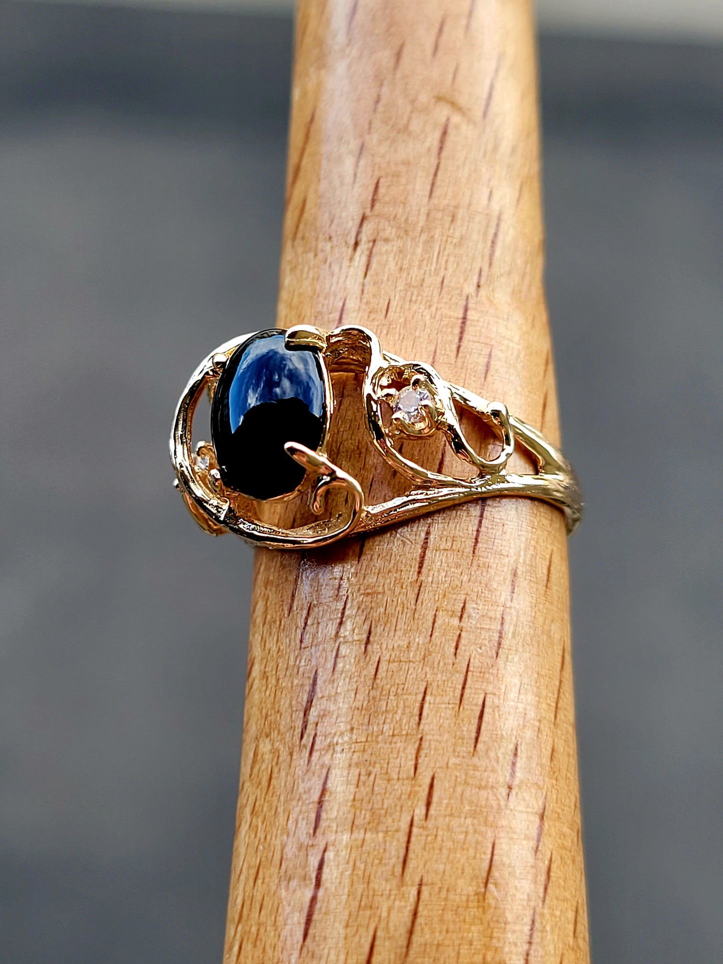 14k Size 6.5 Beautiful Solid Yellow Gold Onyx and Aquamarine Ring