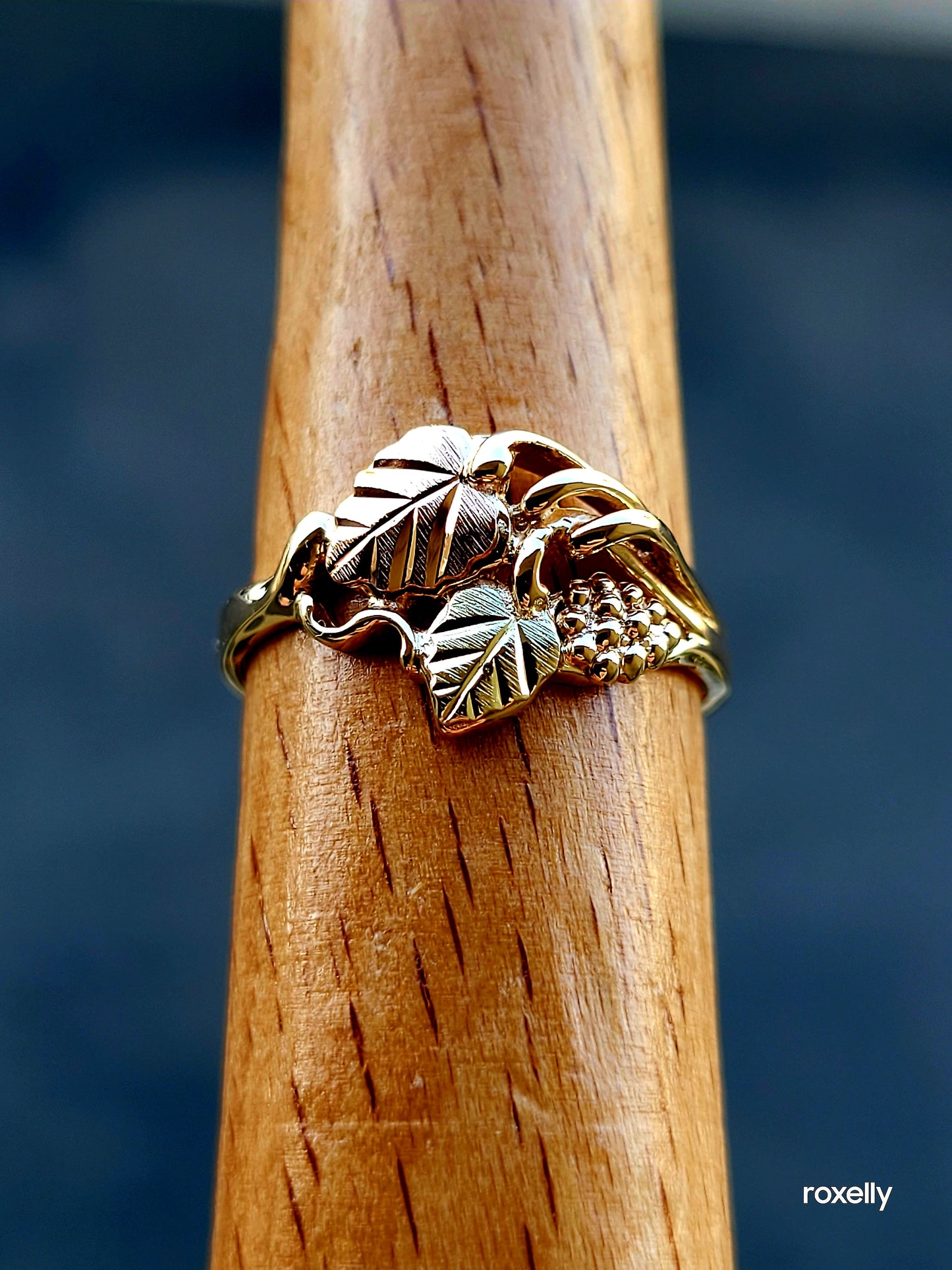 10k Size 6.75 Lovely Solid Yellow Gold Grape/Leaf Black Hills Ring