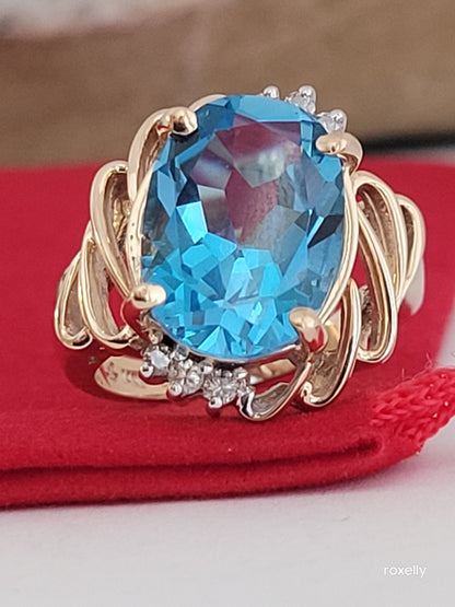 ❤️14k Size 6 Gorgeous Solid Yellow Gold Blue Topaz and Diamond Ring!