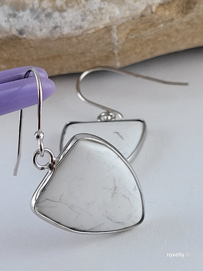 ❤️925 Precious Sterling Silver Triangle Shaped Howlite Drop Earrings!