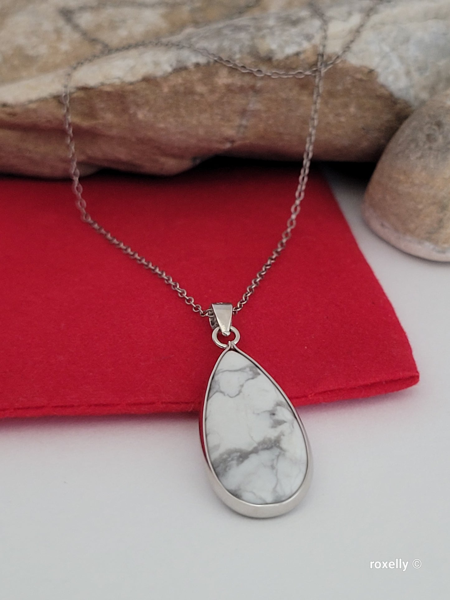 ♥️Sterling Silver Pear Shaped Howlite Drop Pendant Necklace
