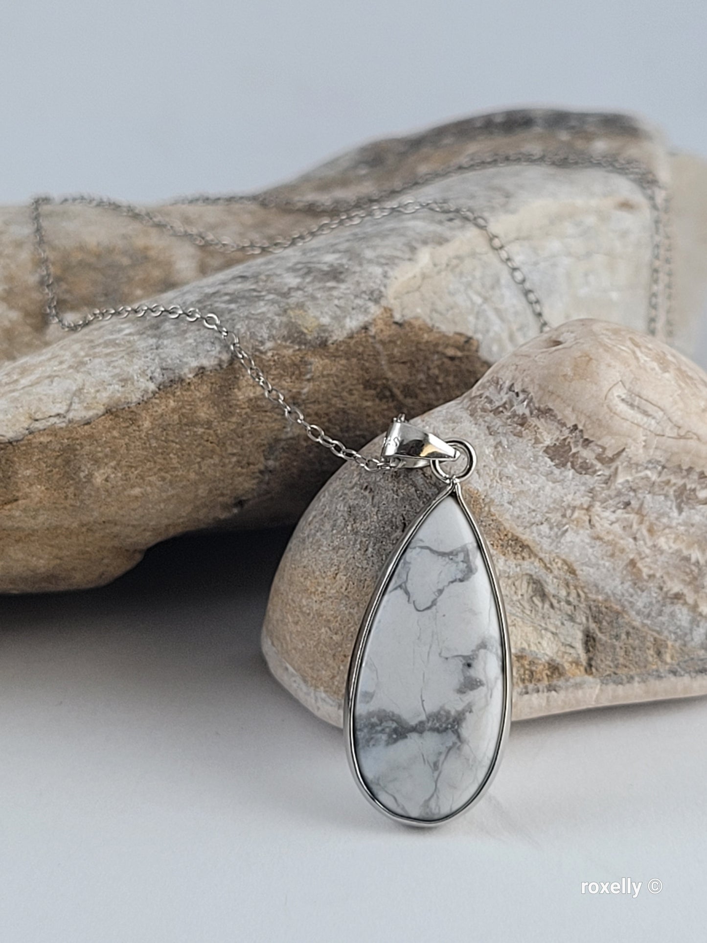 ♥️Sterling Silver Pear Shaped Howlite Drop Pendant Necklace