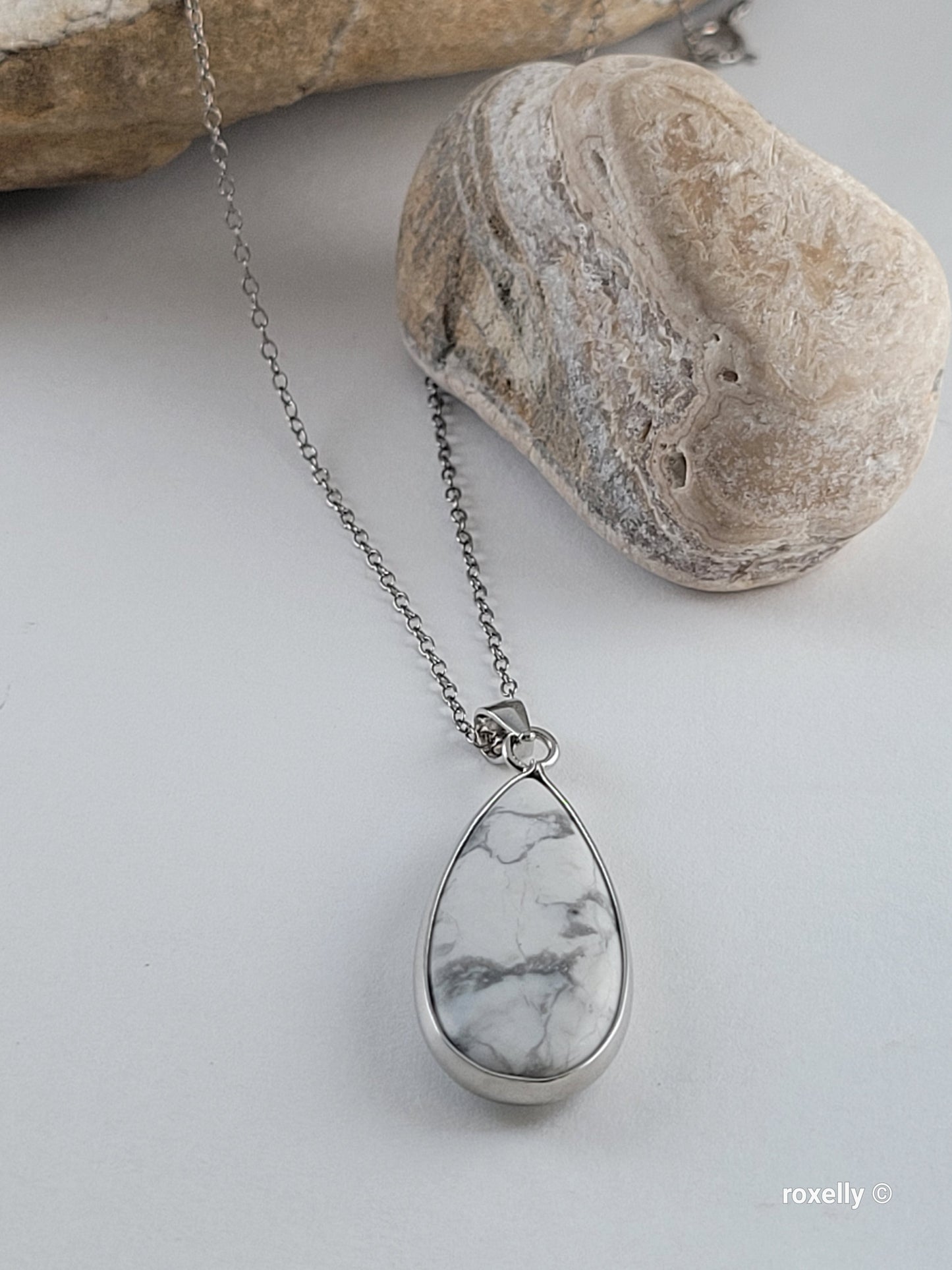 ♥️Sterling Silver Pear Shaped Howlite Drop Pendant Necklace