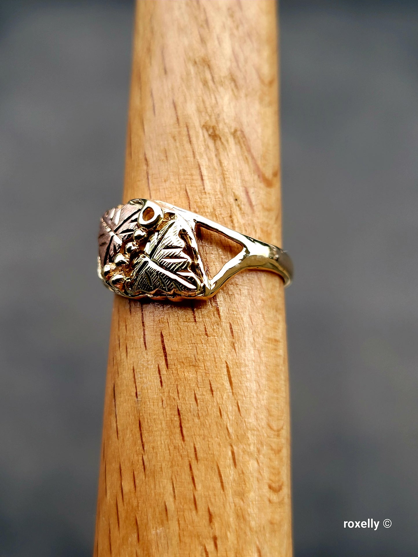 ❤️10k Size 5.5 Vintage Solid Yellow Gold Two Leaves-Shaped Black Hills Ring!